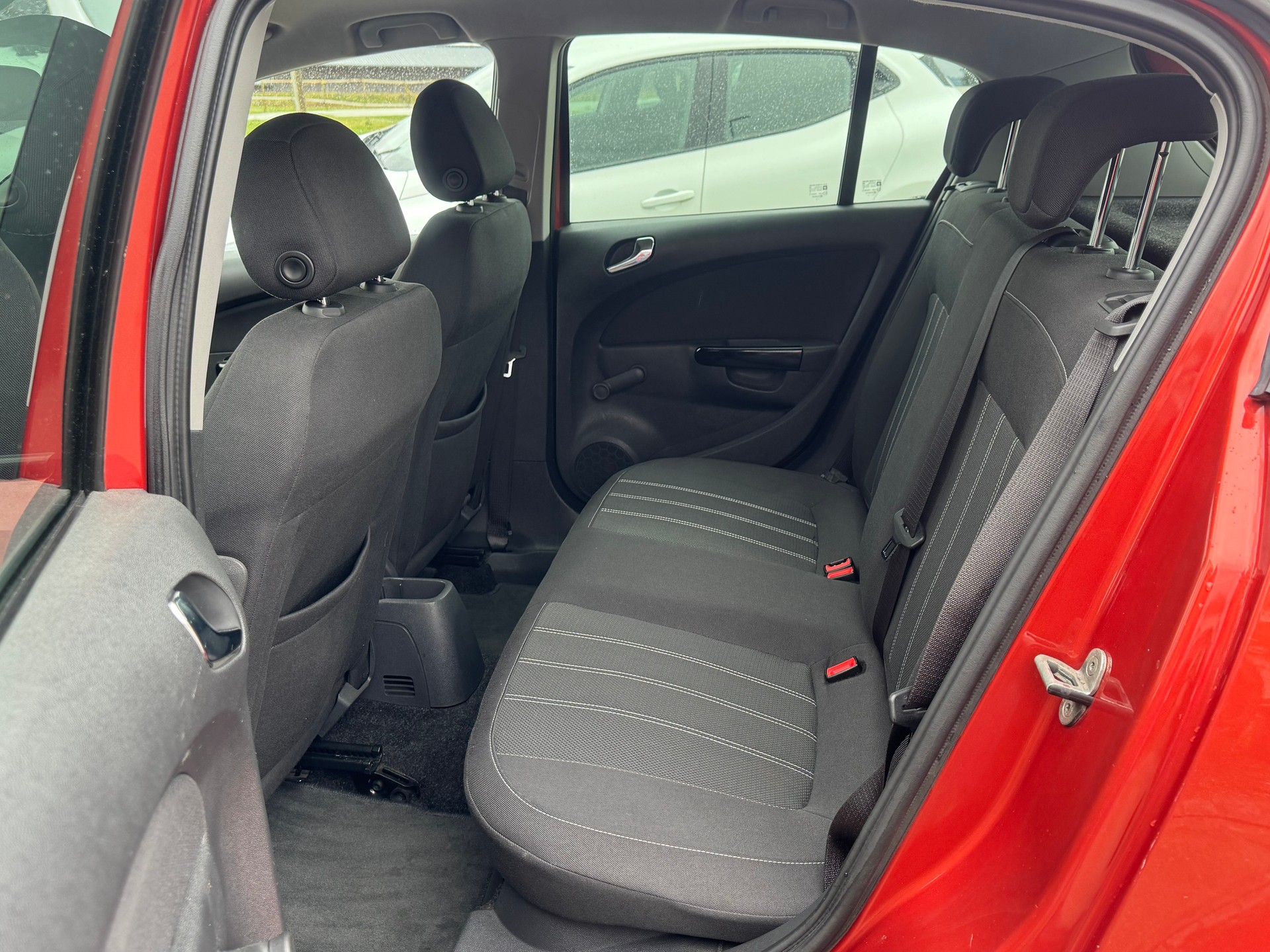 OPEL Corsa 1.6 Turbo Color Edition-image-9