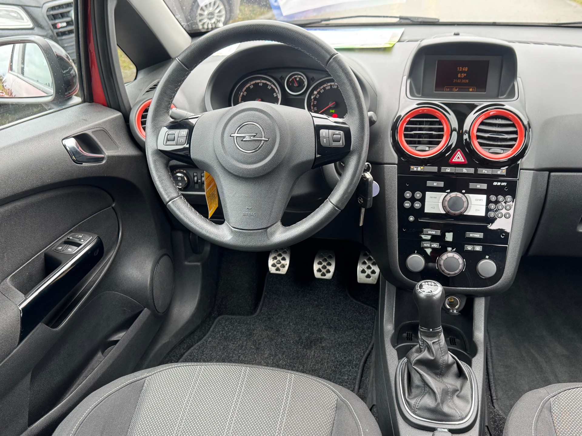 OPEL Corsa 1.6 Turbo Color Edition-image-8