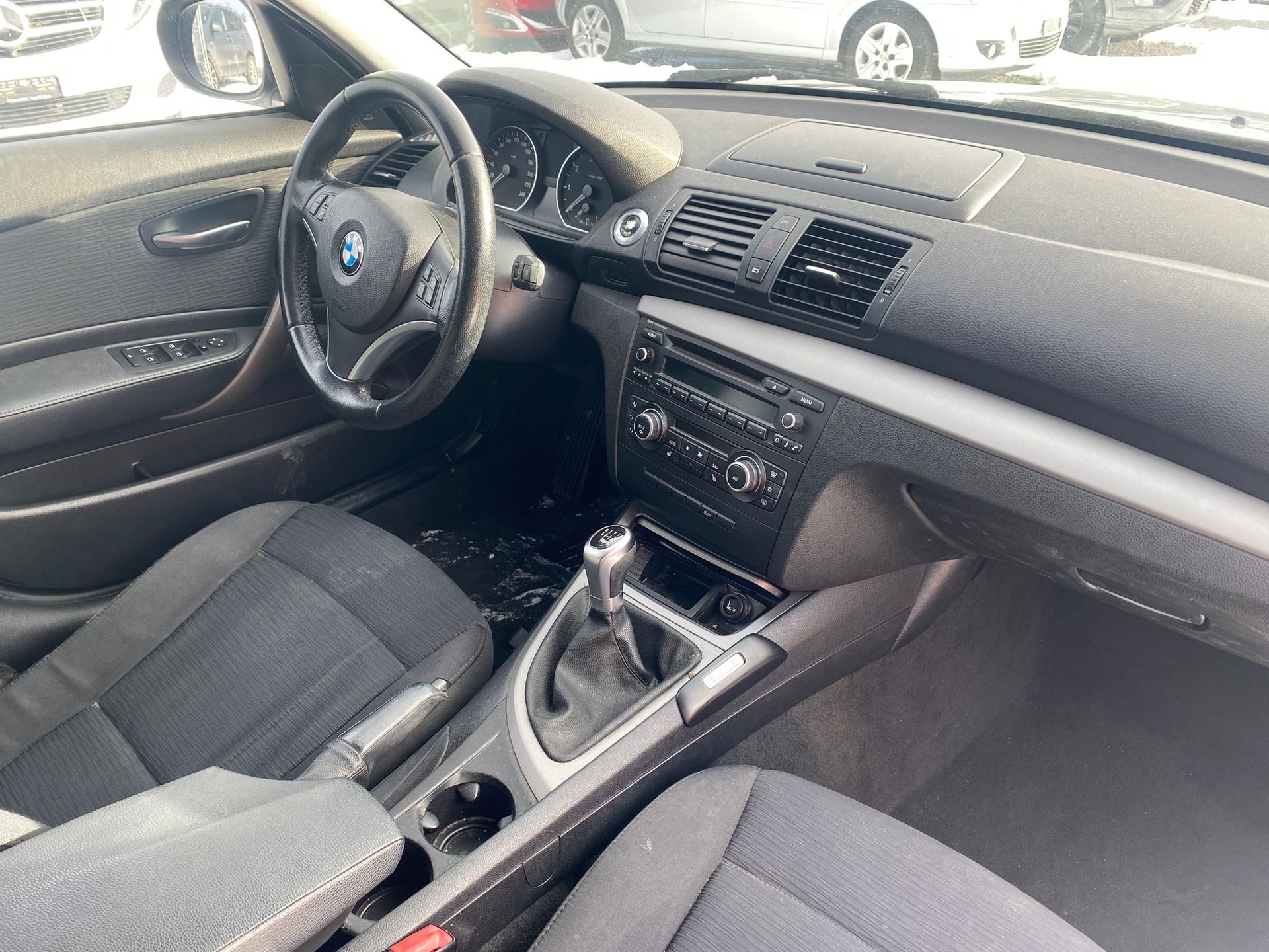 BMW 116i Dynamic Edition-image-9