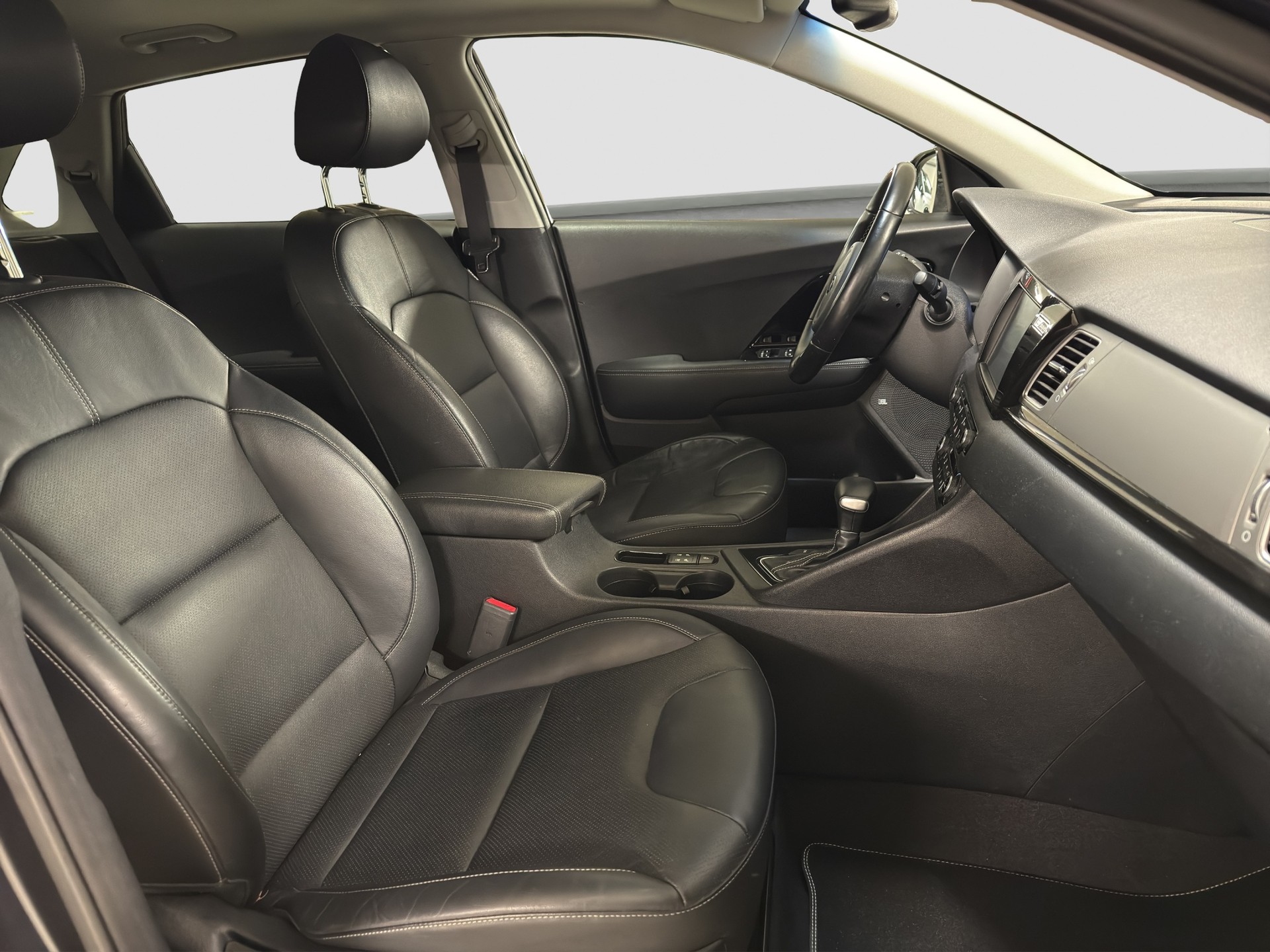KIA Niro 1.6 GDi Plug-in Hybrid-image-9