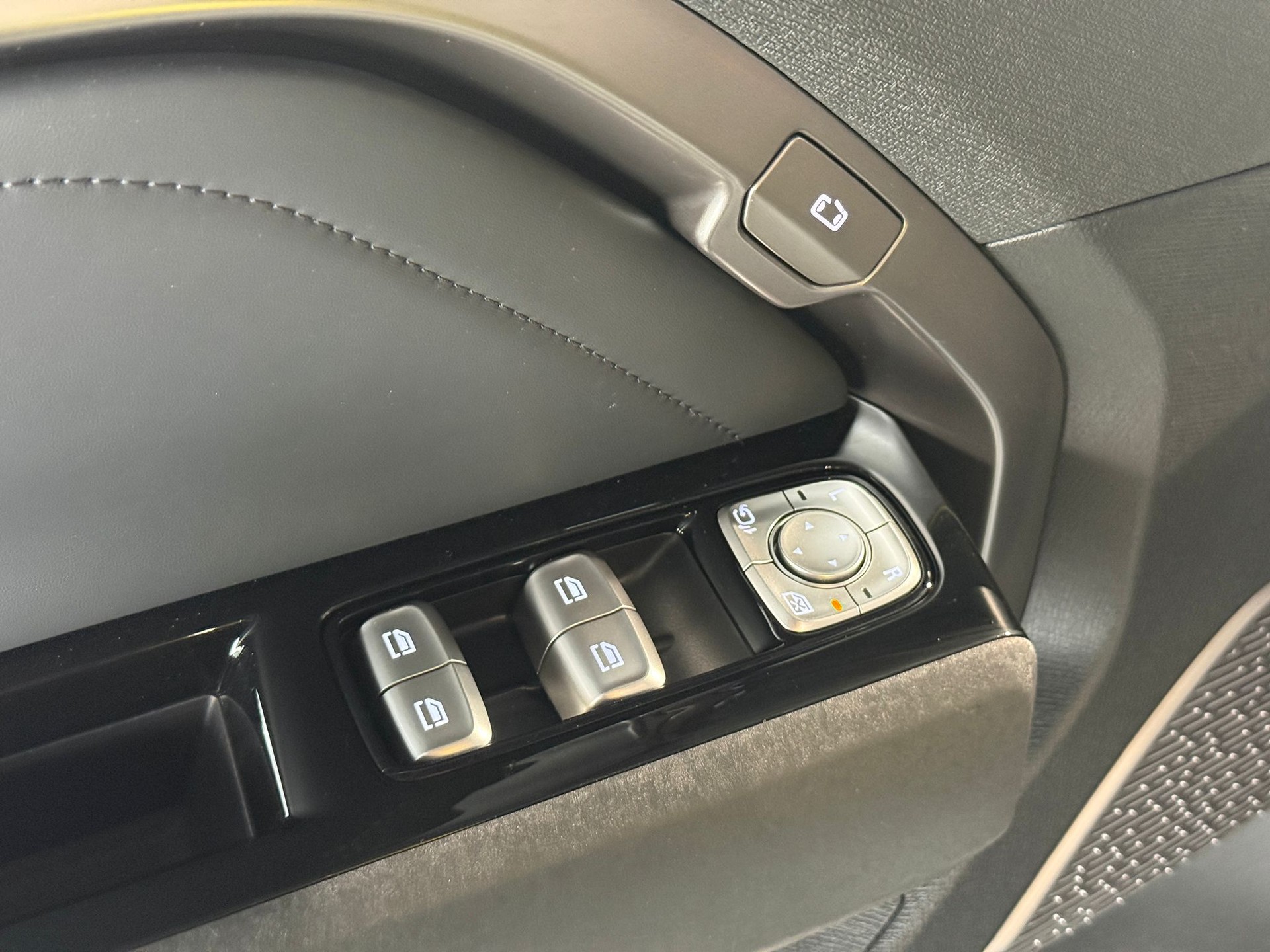 MAXUS eTerron 9 102kWh Luxury-image-17