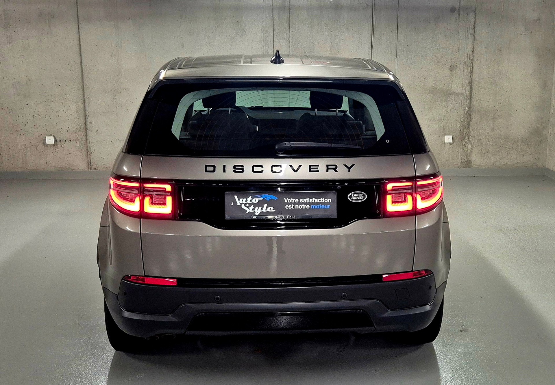 LAND ROVER Discovery Sport D200 2.0D TD4 MHEV SE AT9-image-6