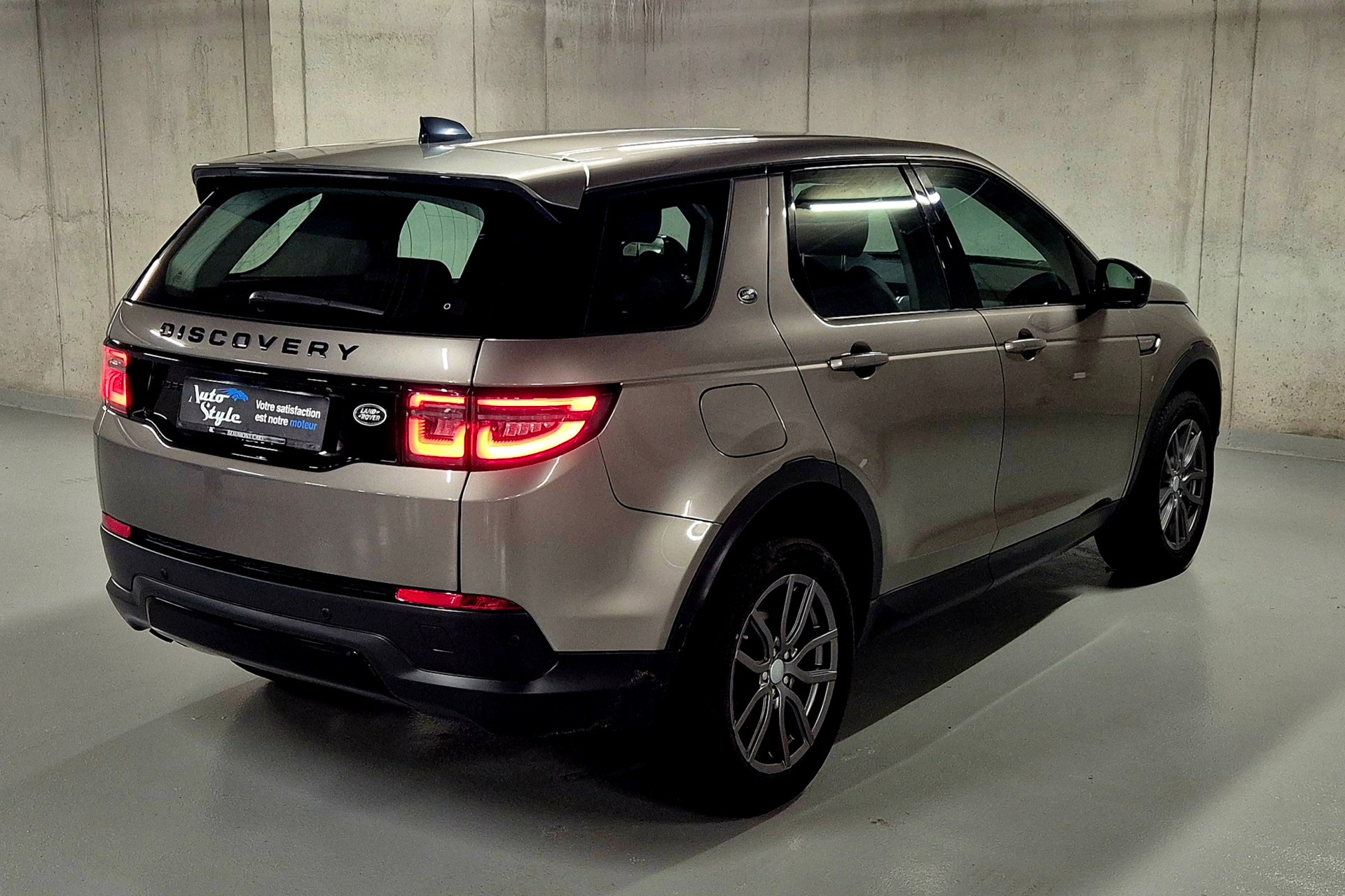LAND ROVER Discovery Sport D200 2.0D TD4 MHEV SE AT9-image-7