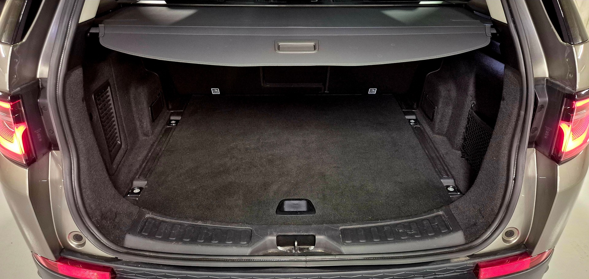 LAND ROVER Discovery Sport D200 2.0D TD4 MHEV SE AT9-image-14