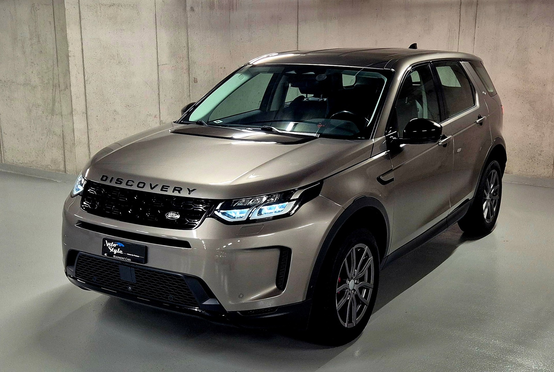 LAND ROVER Discovery Sport D200 2.0D TD4 MHEV SE AT9-image-2