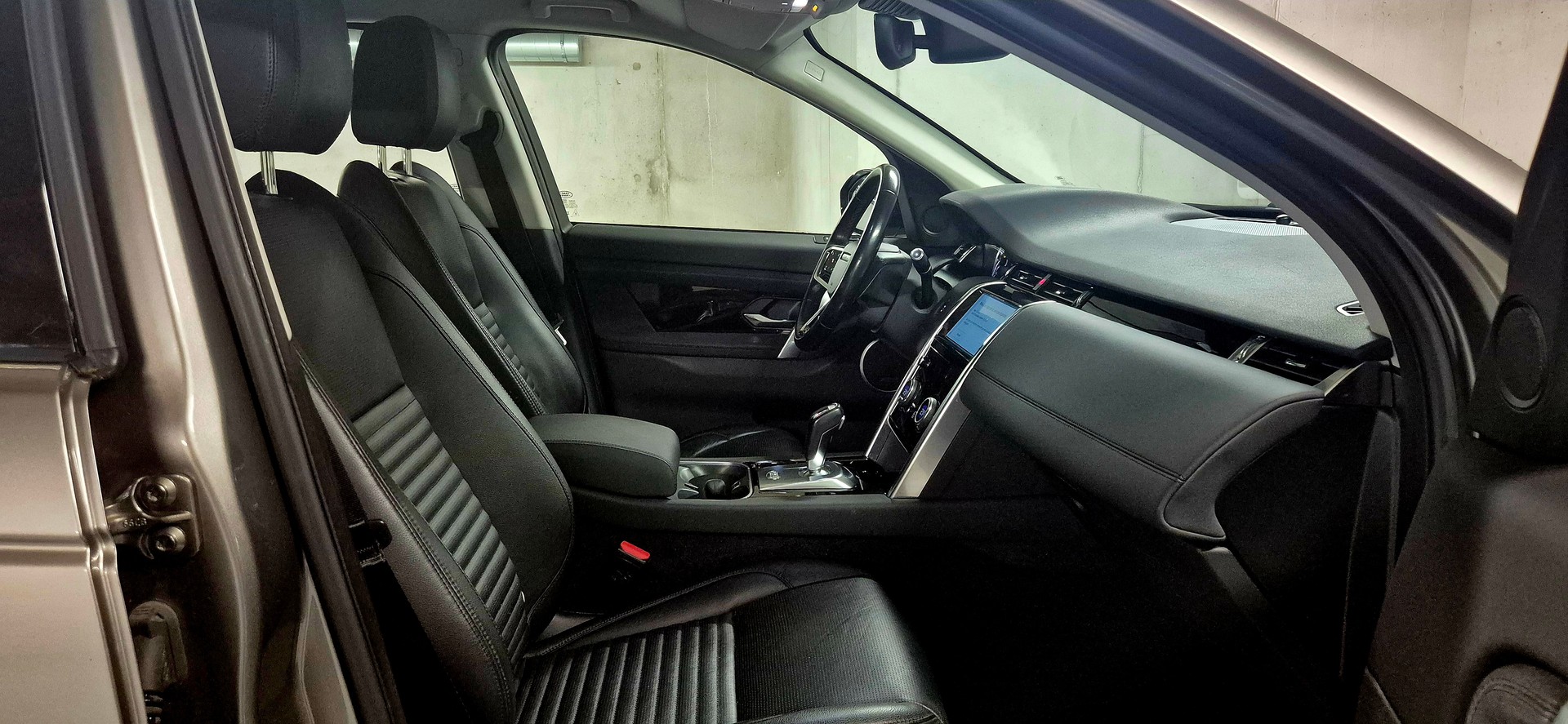 LAND ROVER Discovery Sport D200 2.0D TD4 MHEV SE AT9-image-12