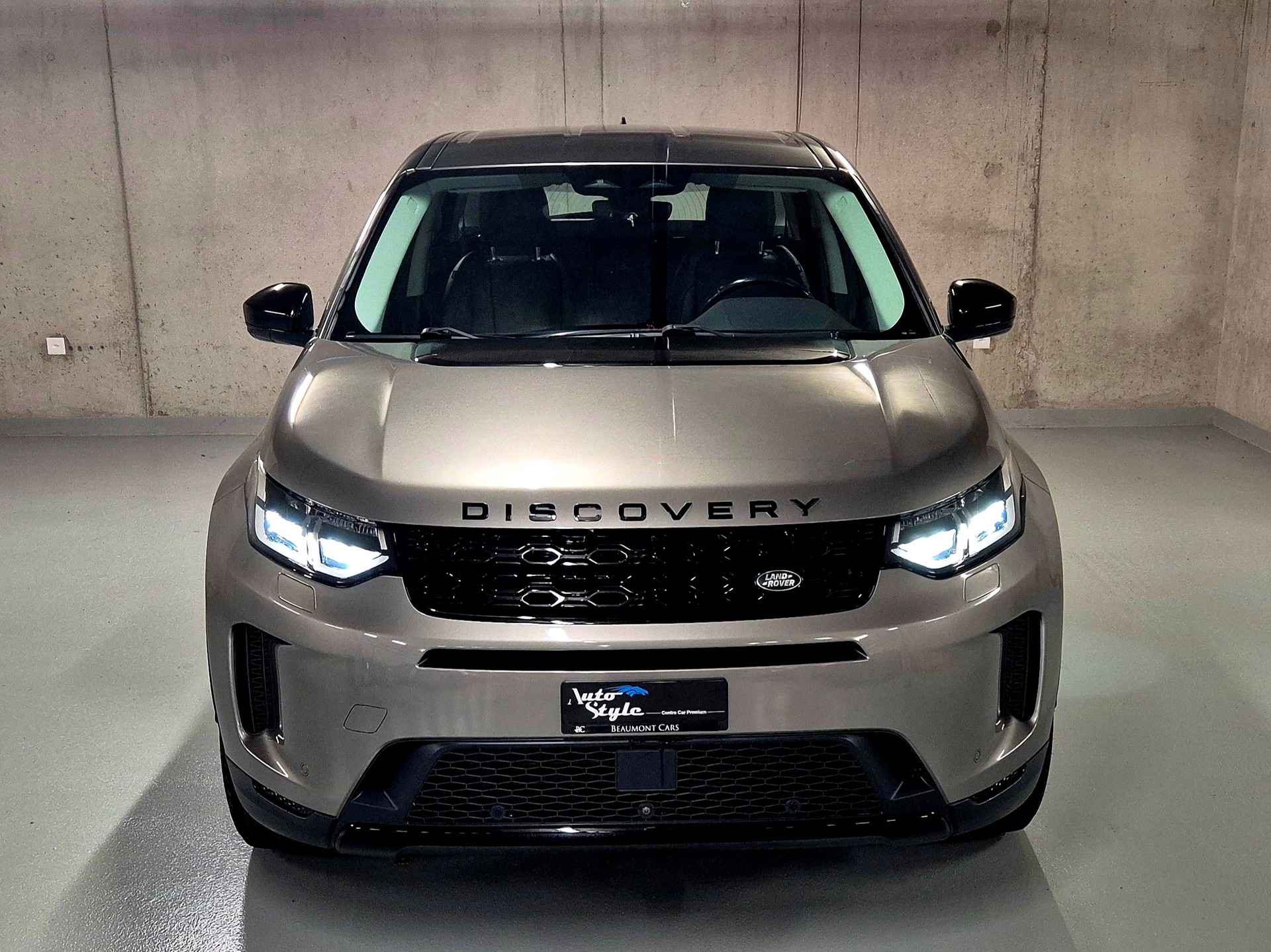 LAND ROVER Discovery Sport D200 2.0D TD4 MHEV SE AT9-image-1