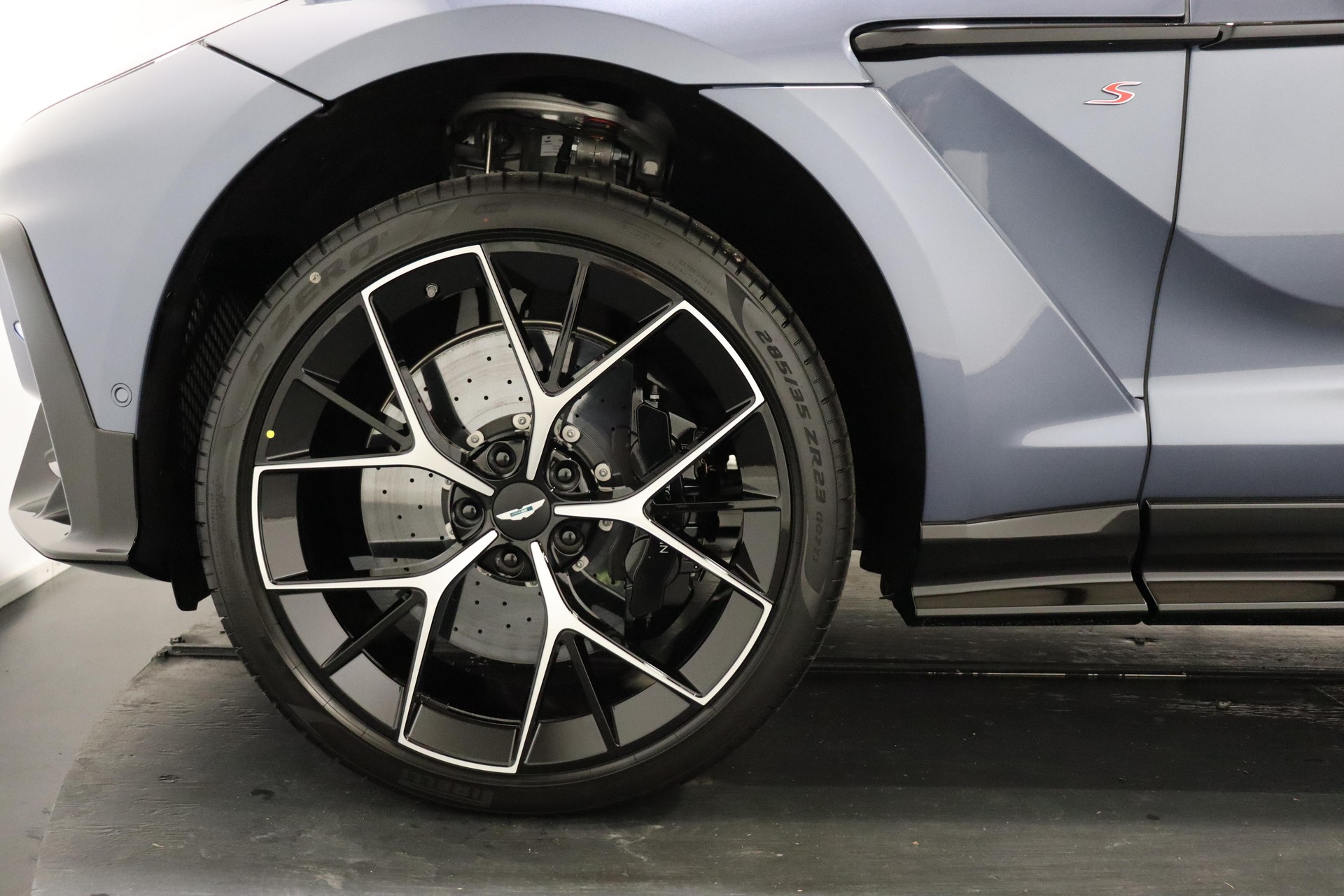 ASTON MARTIN DBX S 4.0 V8 Bi-Turbo-image-6