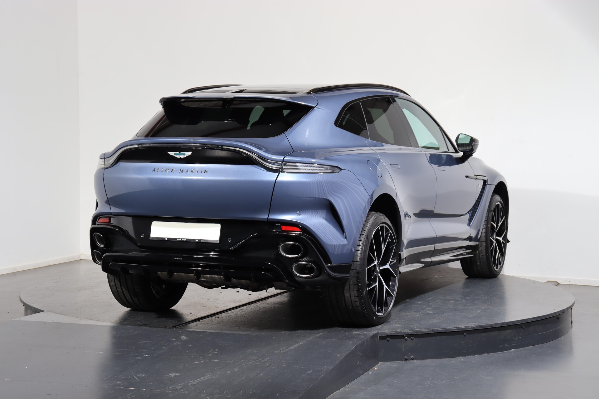 ASTON MARTIN DBX S 4.0 V8 Bi-Turbo-image-2