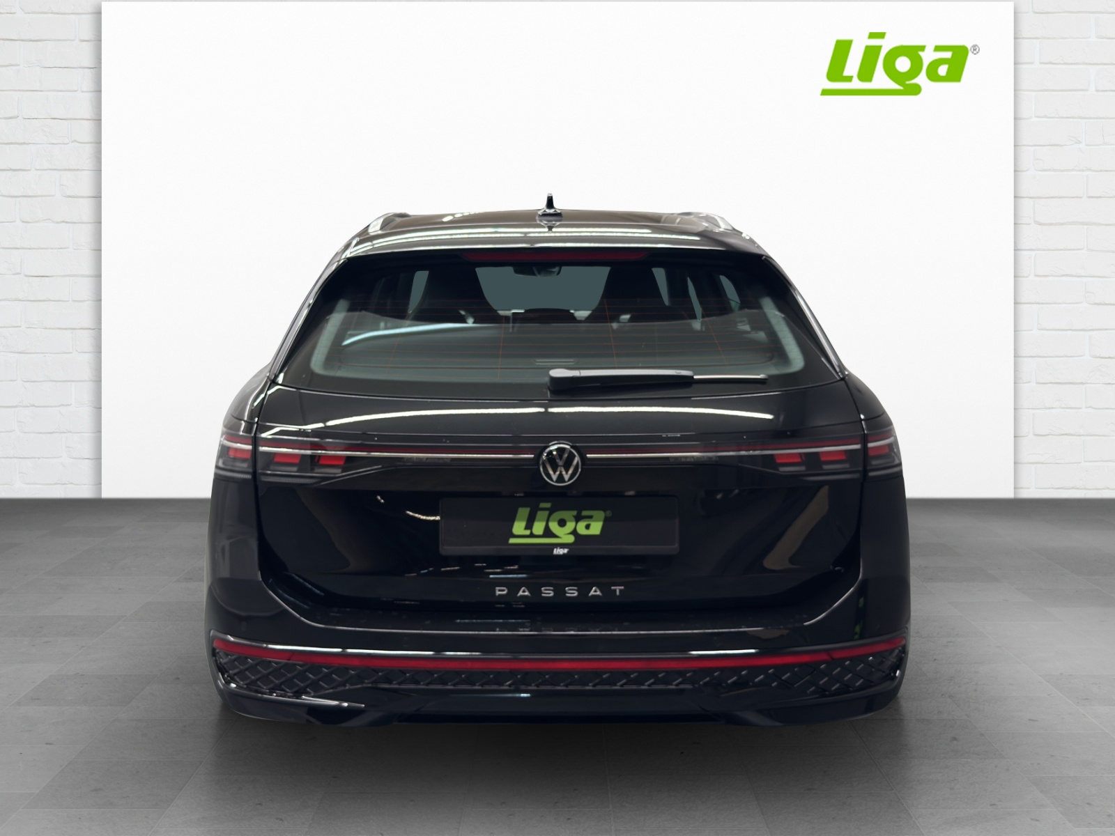 VW Passat Variant 2.0 TDI R-Line DSG-image-4