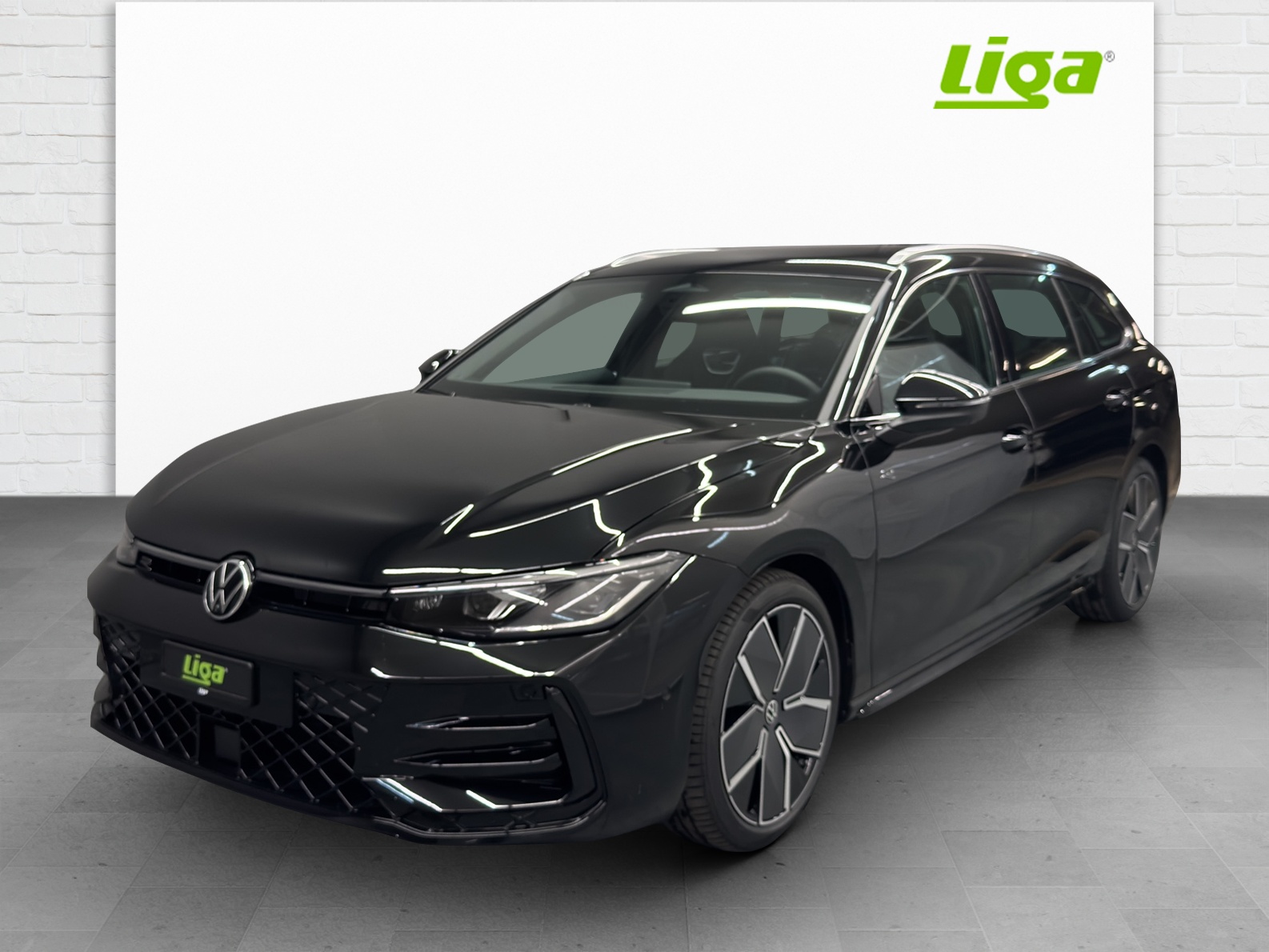 VW Passat Variant 2.0 TDI R-Line DSG-image-1