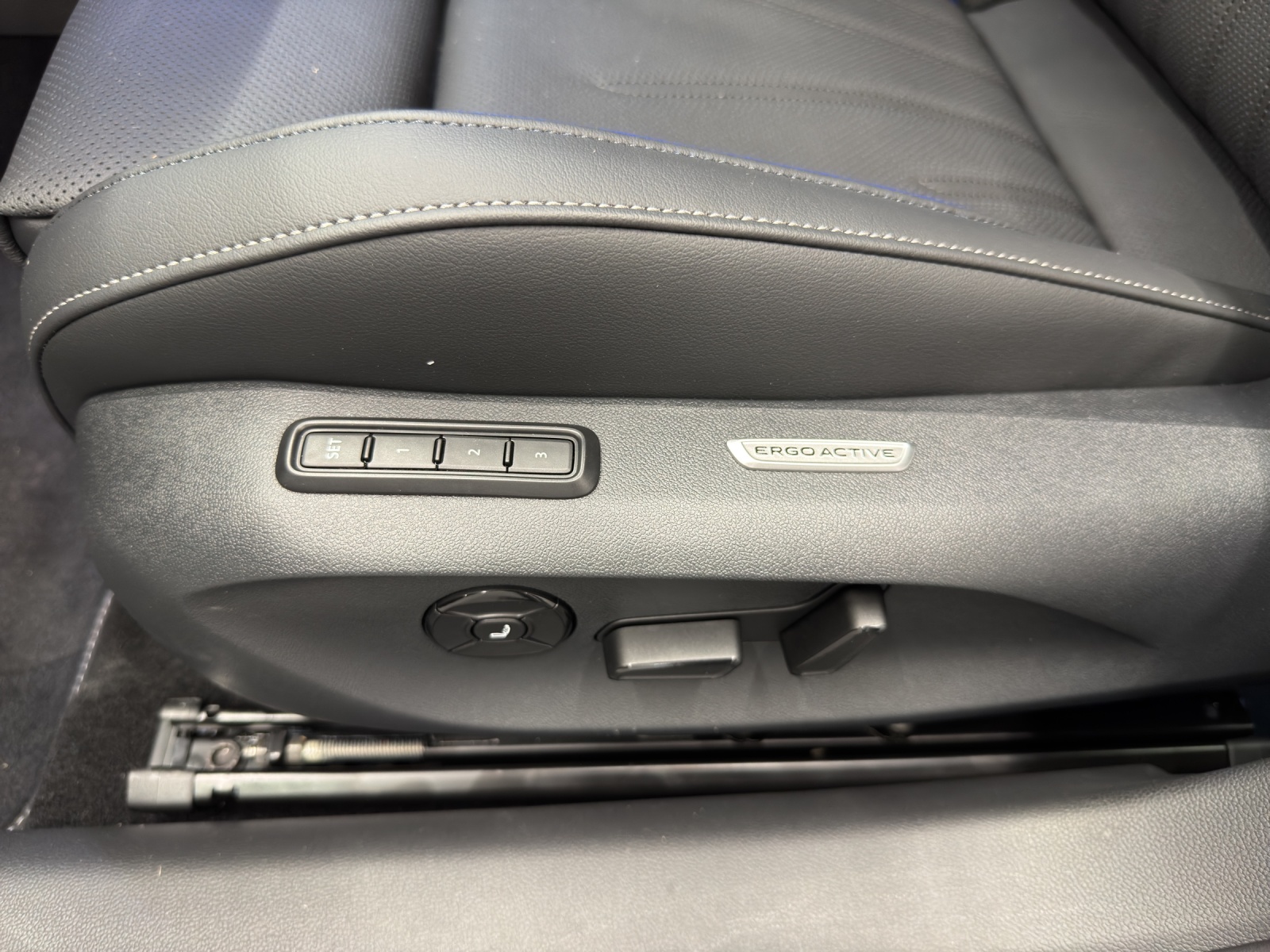VW Passat Variant 2.0 TDI R-Line DSG-image-15