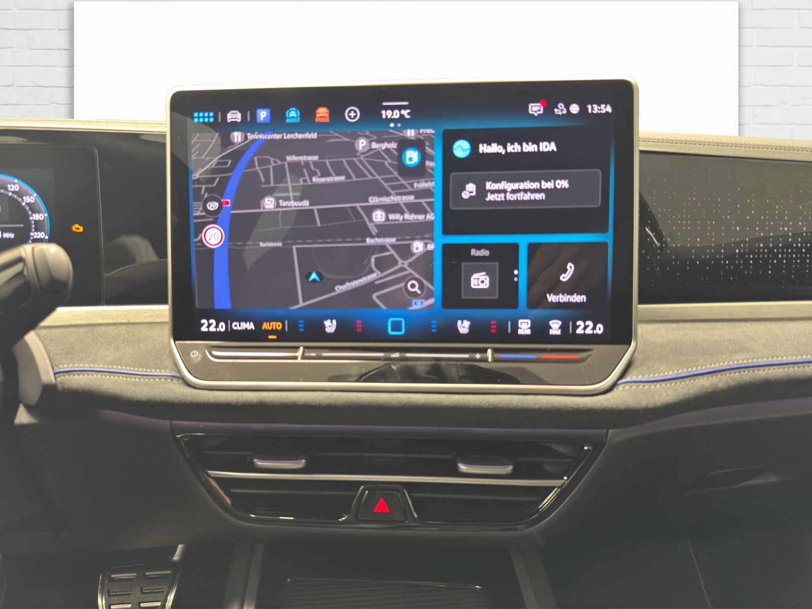 VW Passat Variant 2.0 TDI R-Line DSG-image-8