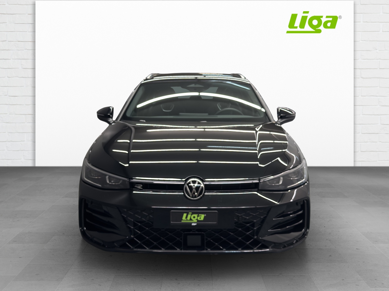 VW Passat Variant 2.0 TDI R-Line DSG-image-2