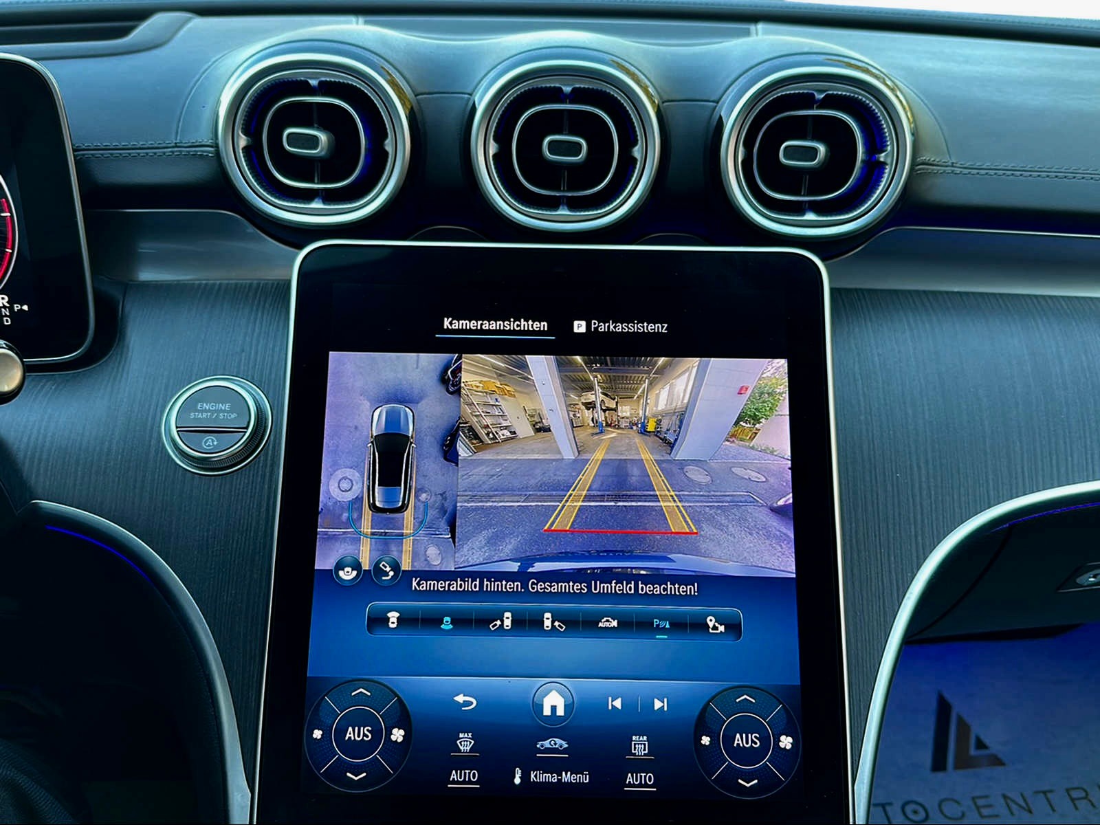 MERCEDES-BENZ C 220 d T AMG Line-image-9