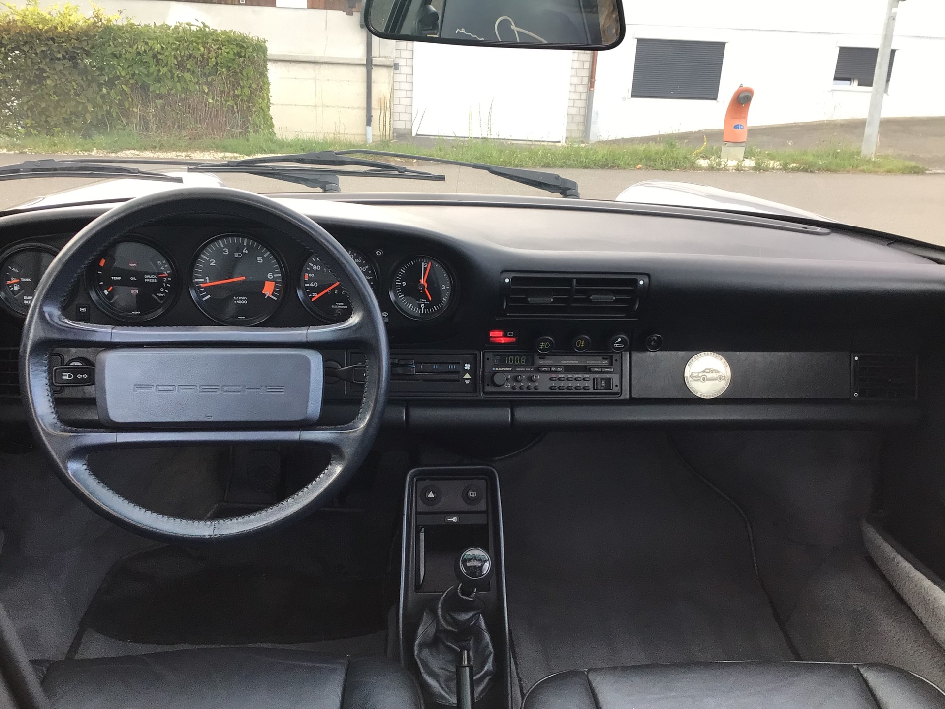 PORSCHE 911 Carrera-image-10