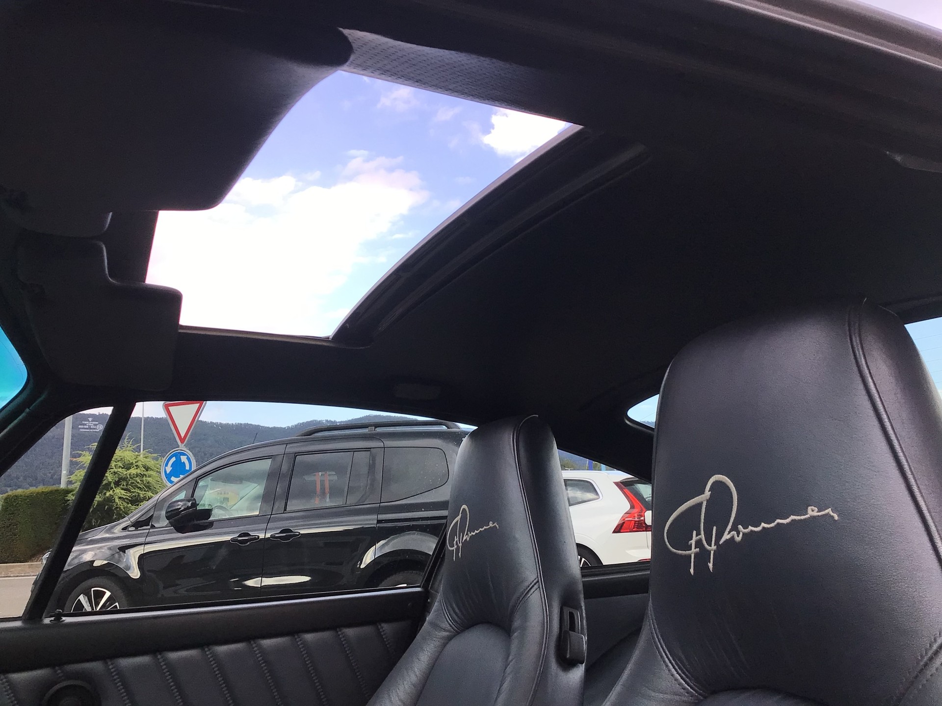 PORSCHE 911 Carrera-image-11