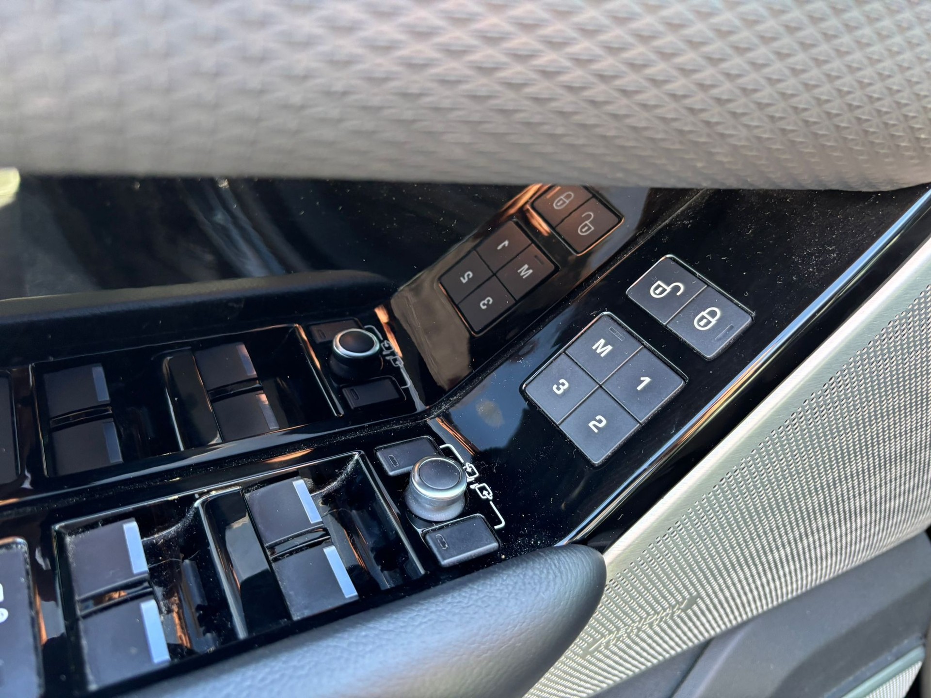 LAND ROVER Range Rover Velar 2.0 T 300 R-Dynamic SE-image-10