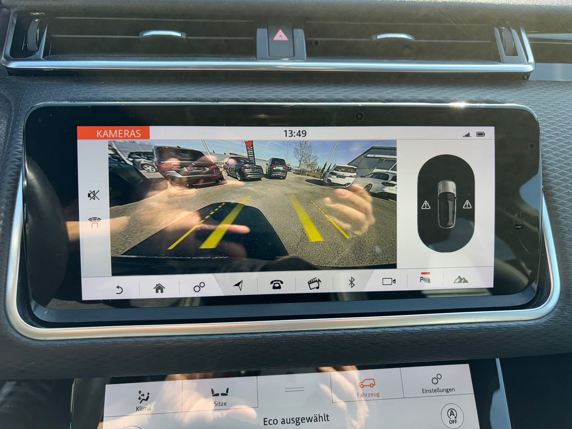 LAND ROVER Range Rover Velar 2.0 T 300 R-Dynamic SE-image-9
