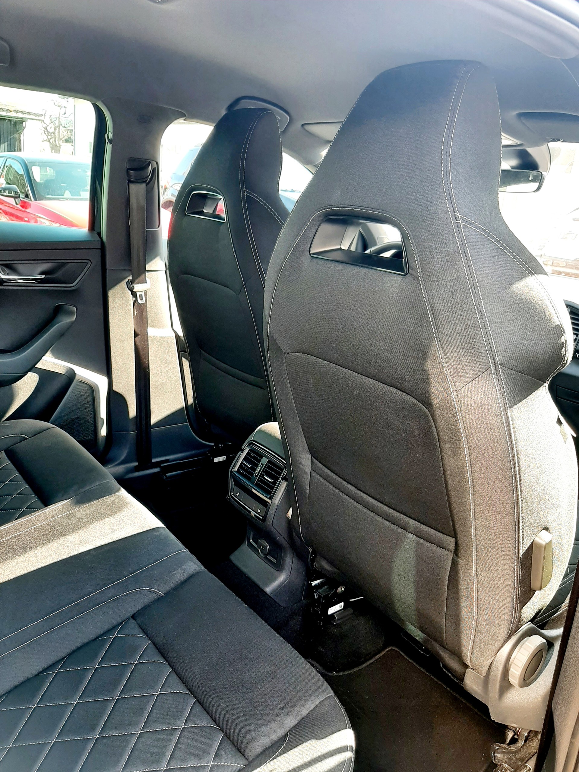 SKODA Karoq 2.0 TSI SportLine 4x4 DSG-image-8