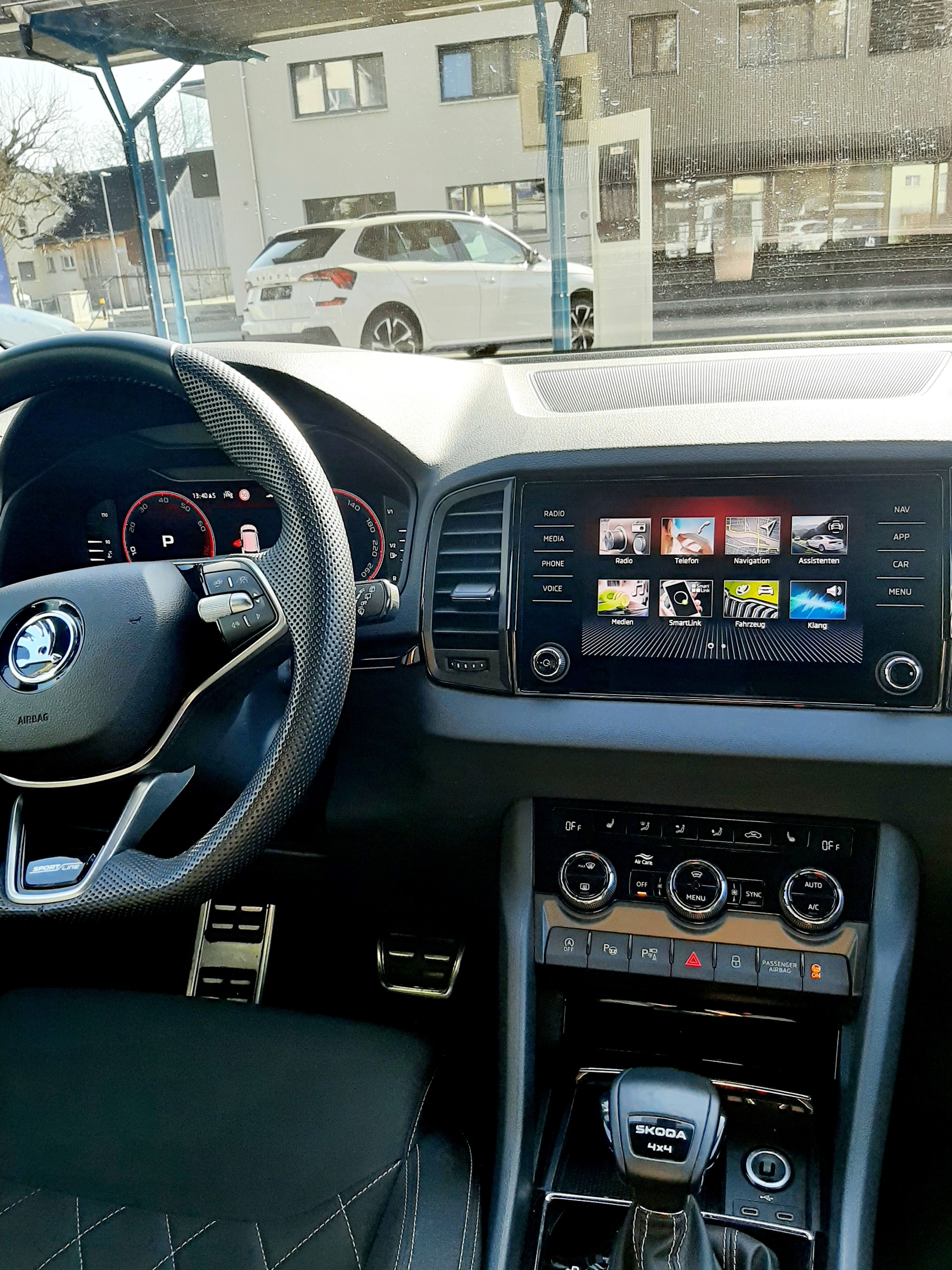 SKODA Karoq 2.0 TSI SportLine 4x4 DSG-image-13