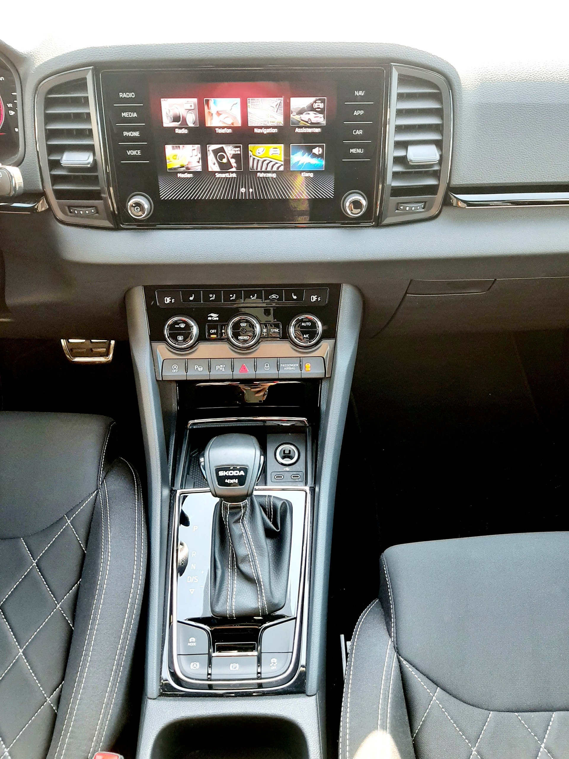 SKODA Karoq 2.0 TSI SportLine 4x4 DSG-image-14