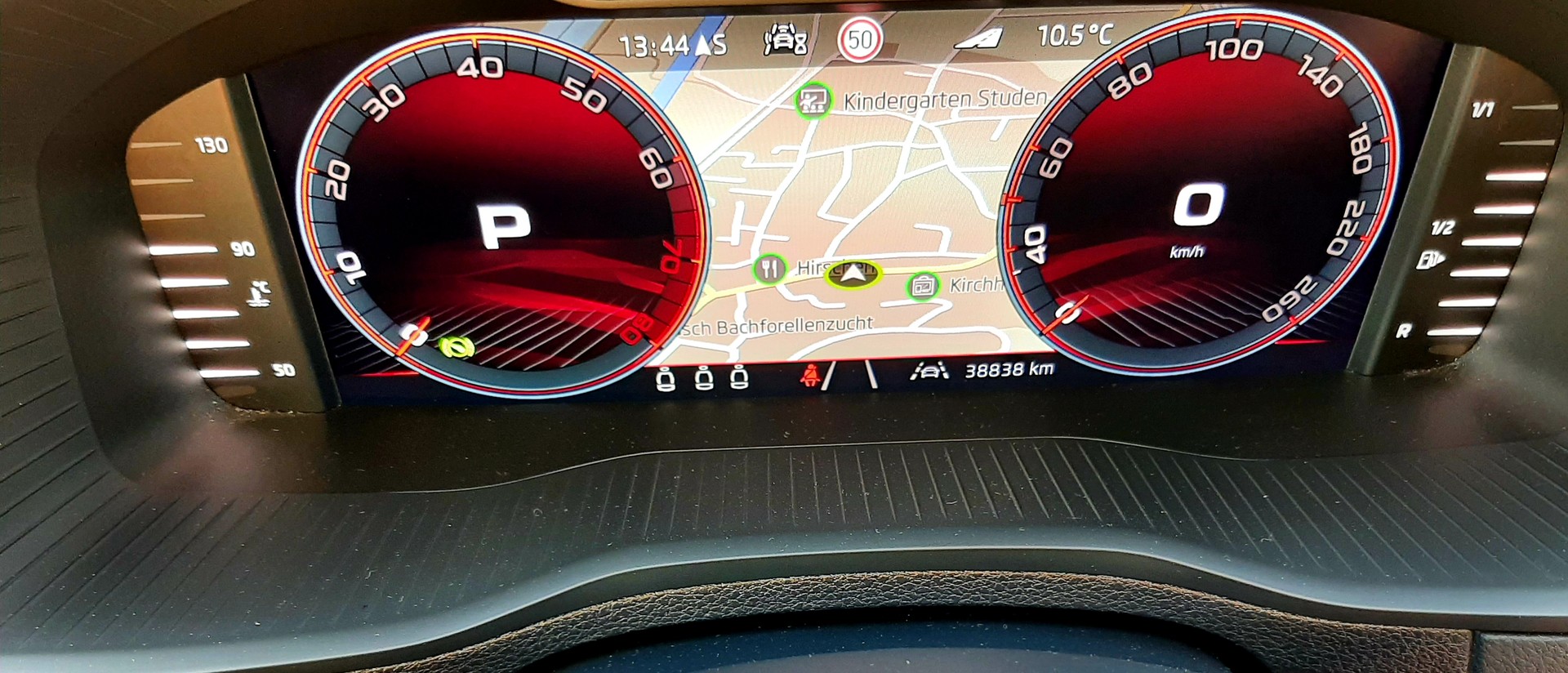 SKODA Karoq 2.0 TSI SportLine 4x4 DSG-image-15