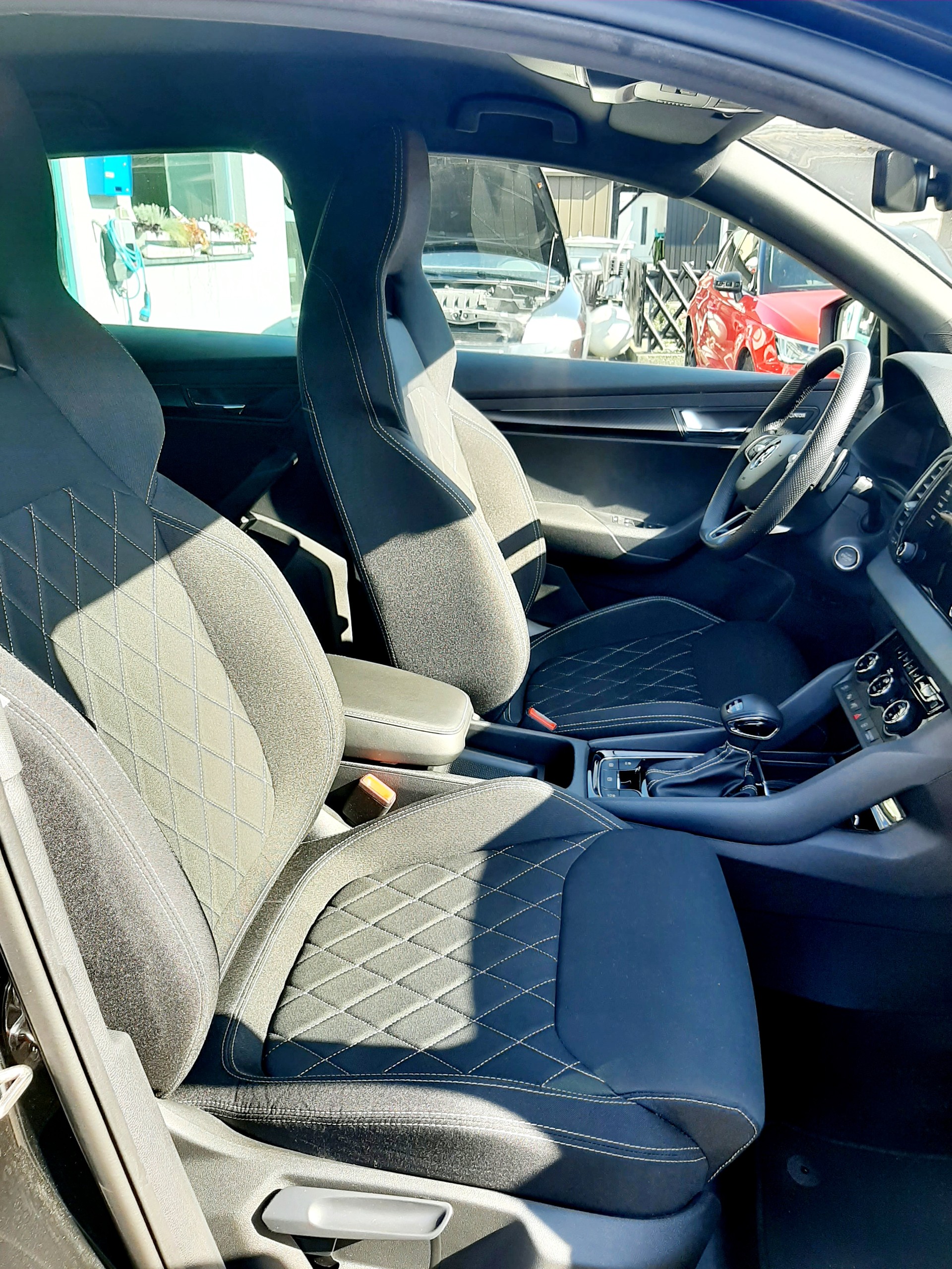 SKODA Karoq 2.0 TSI SportLine 4x4 DSG-image-11