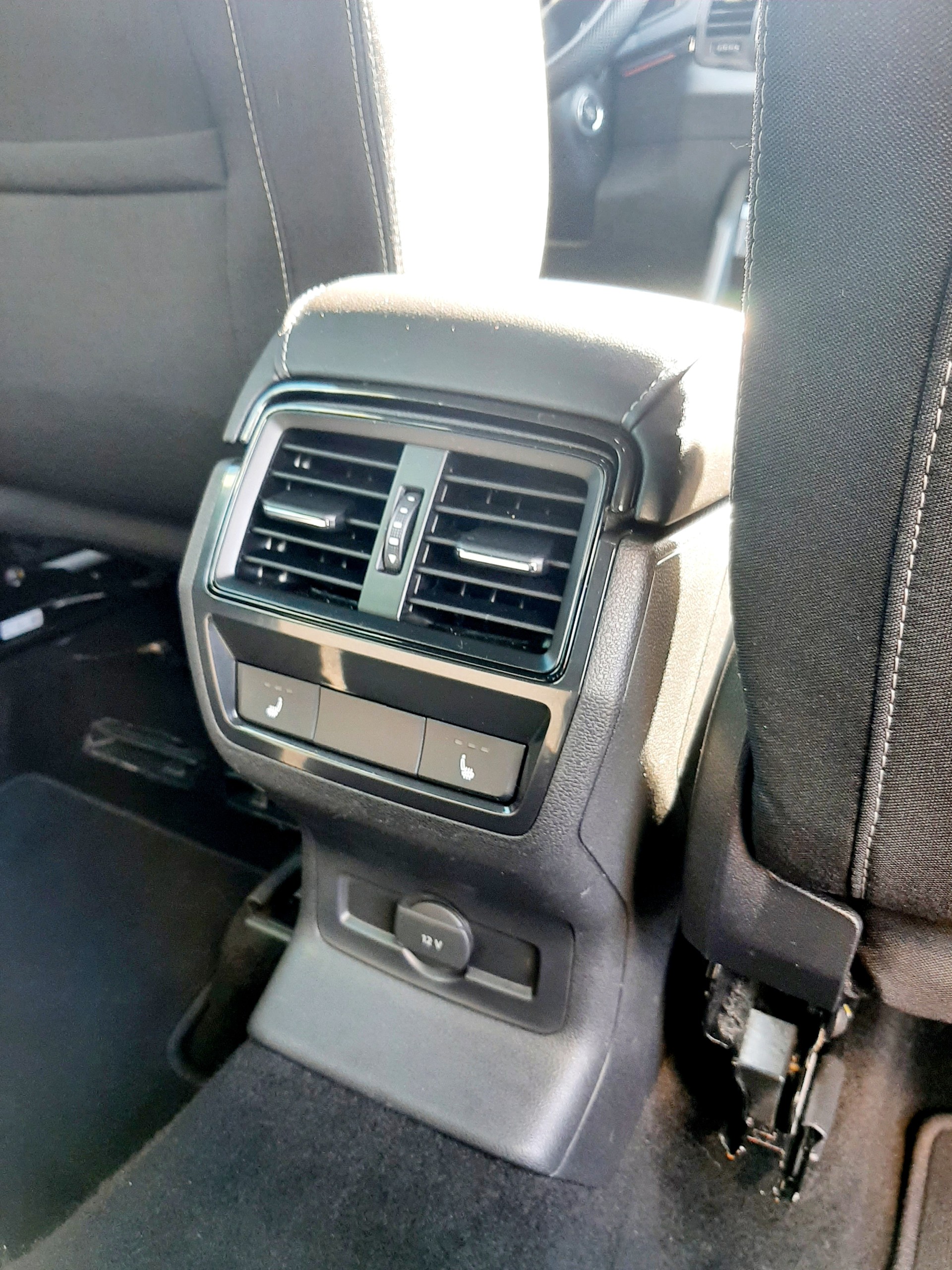 SKODA Karoq 2.0 TSI SportLine 4x4 DSG-image-10
