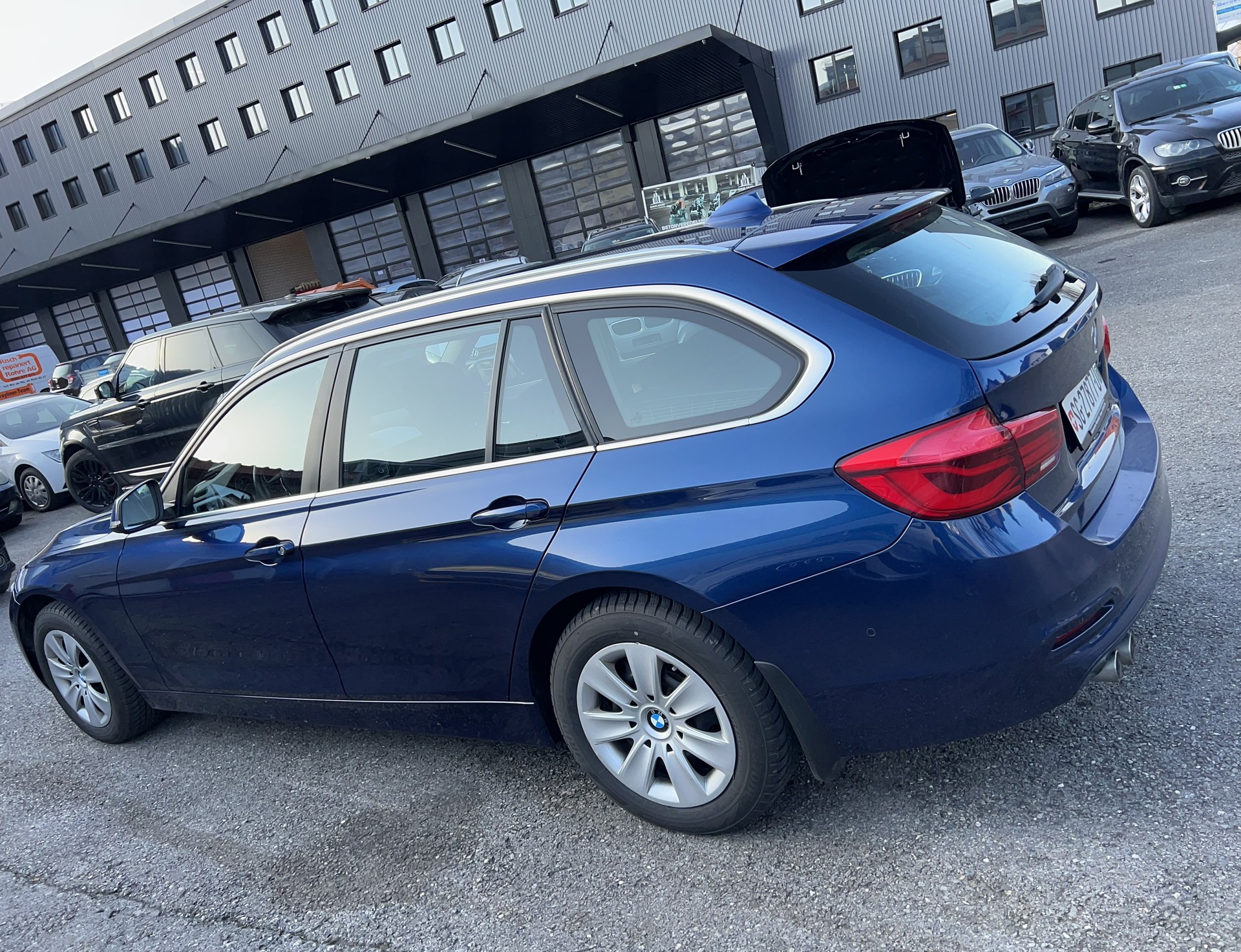 BMW 320d xDrive Touring Steptronic-image-8