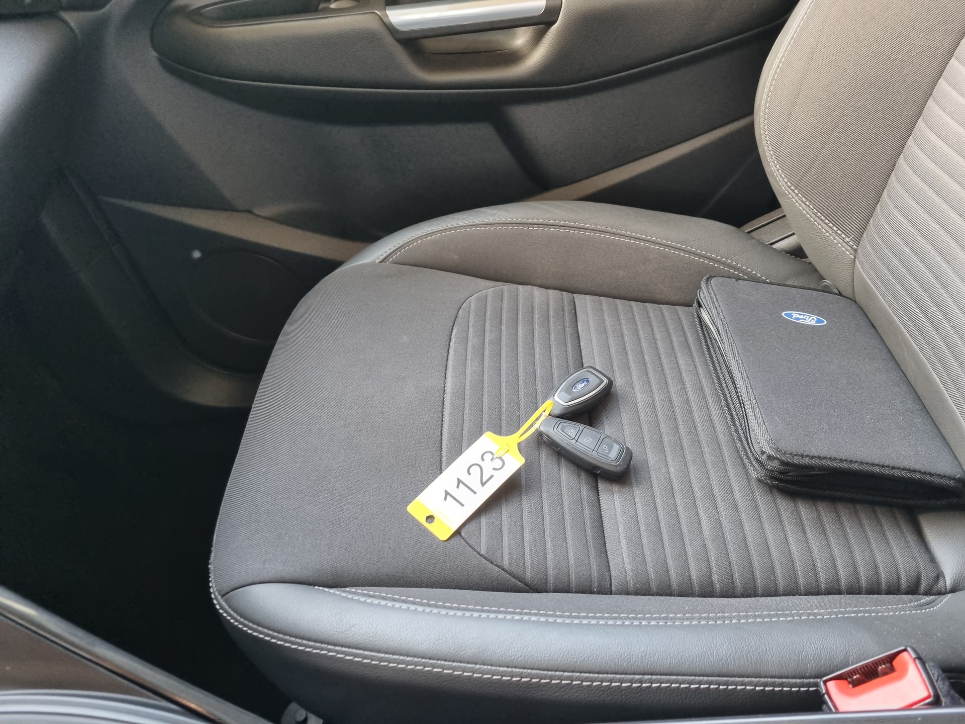 FORD Kuga 2.0 TDCi Titanium 4WD PowerShift-image-13
