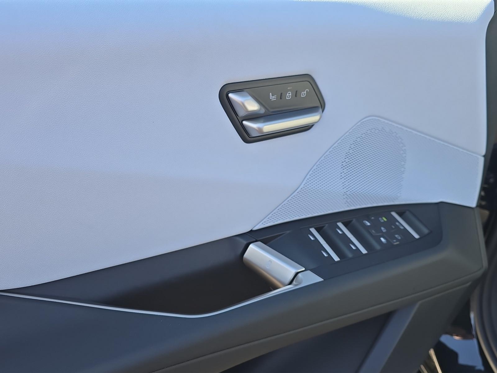 BMW iX3 50 xDrive-image-14