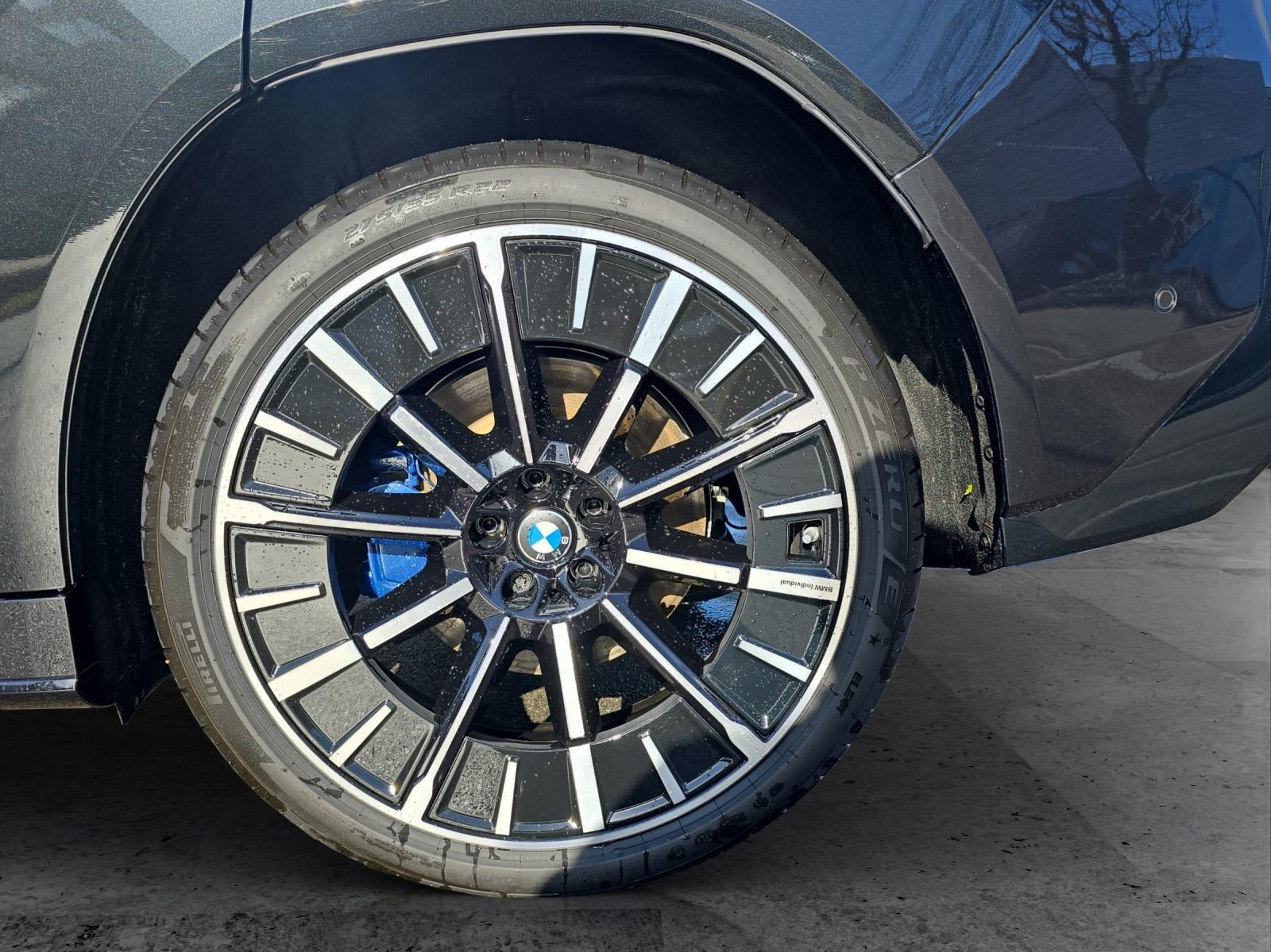 BMW iX3 50 xDrive-image-16