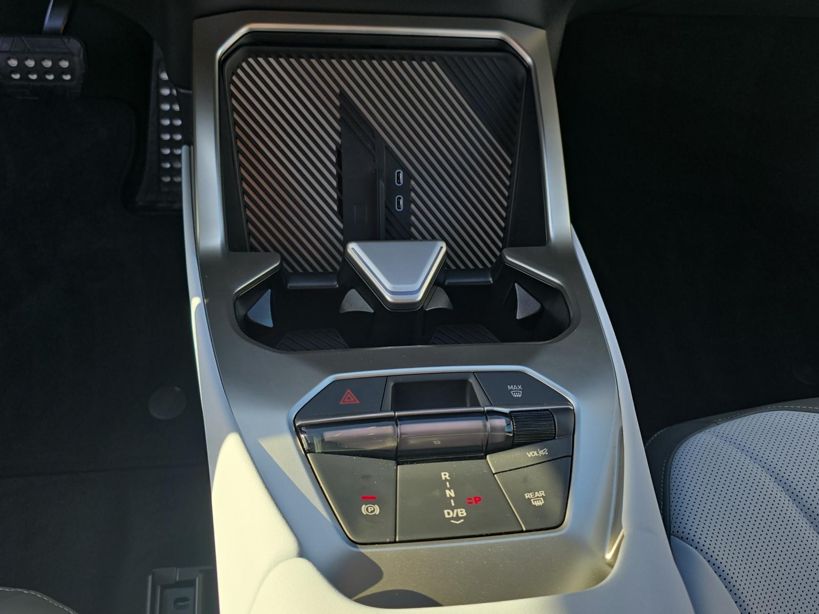BMW iX3 50 xDrive-image-10