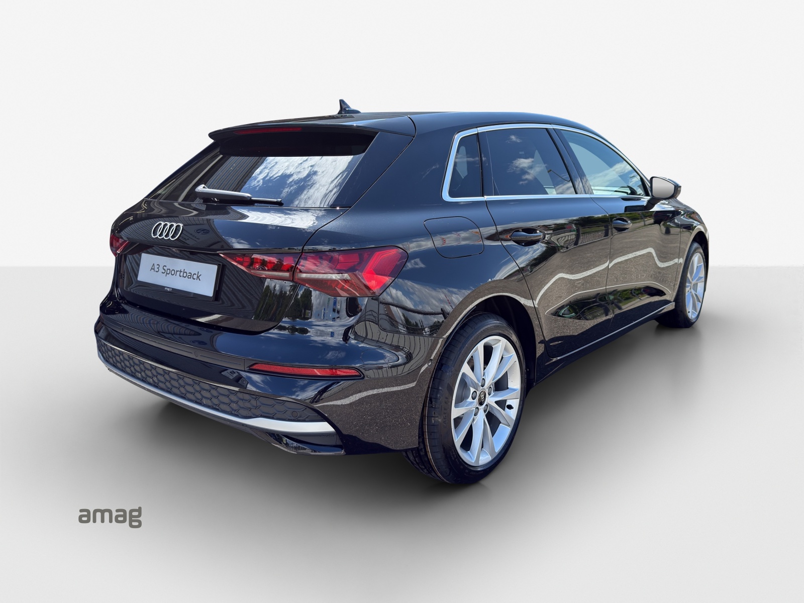 AUDI A3 Sportback TFSI 110 kW Attraction S tronic-image-4