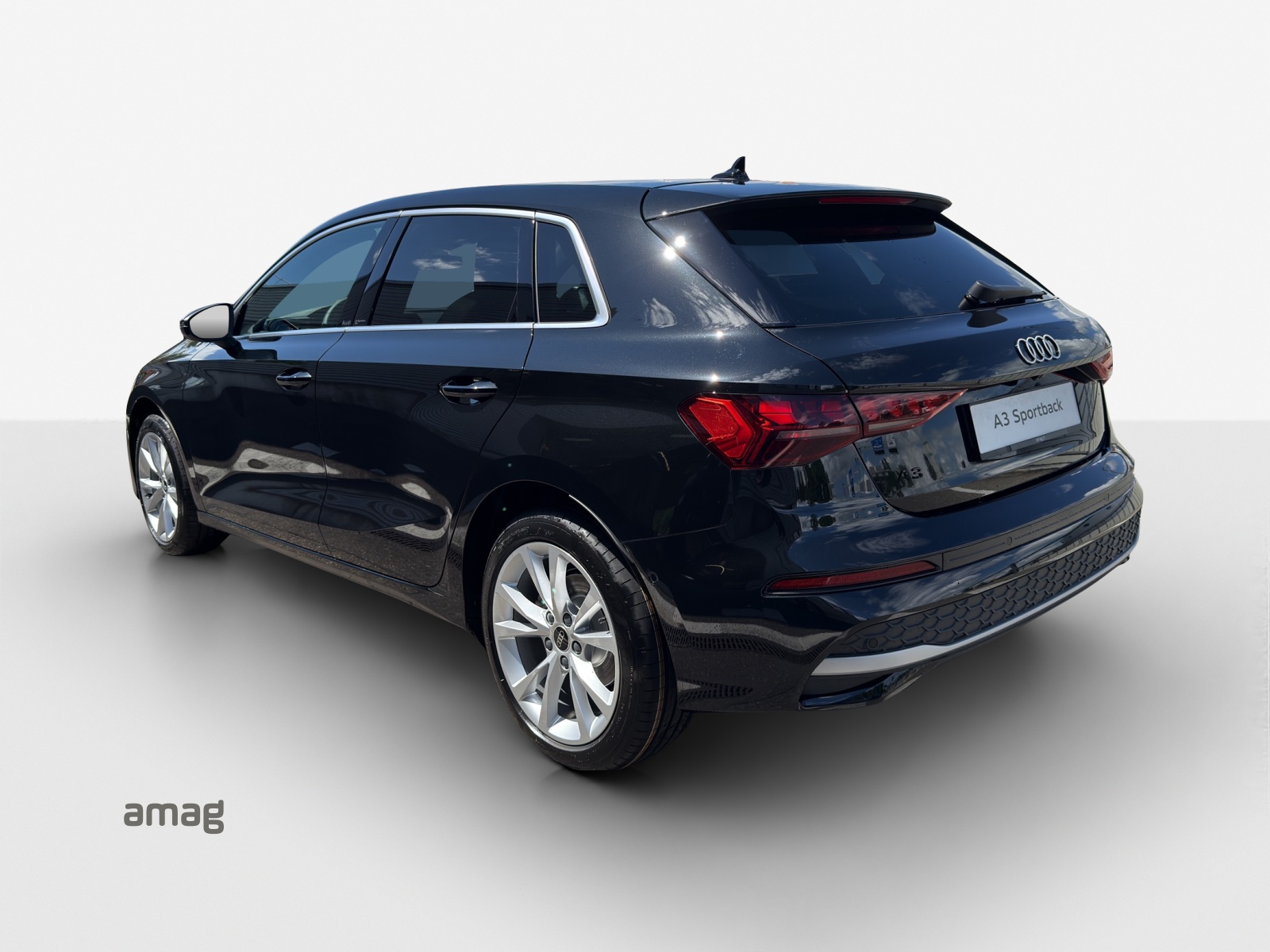 AUDI A3 Sportback TFSI 110 kW Attraction S tronic-image-2