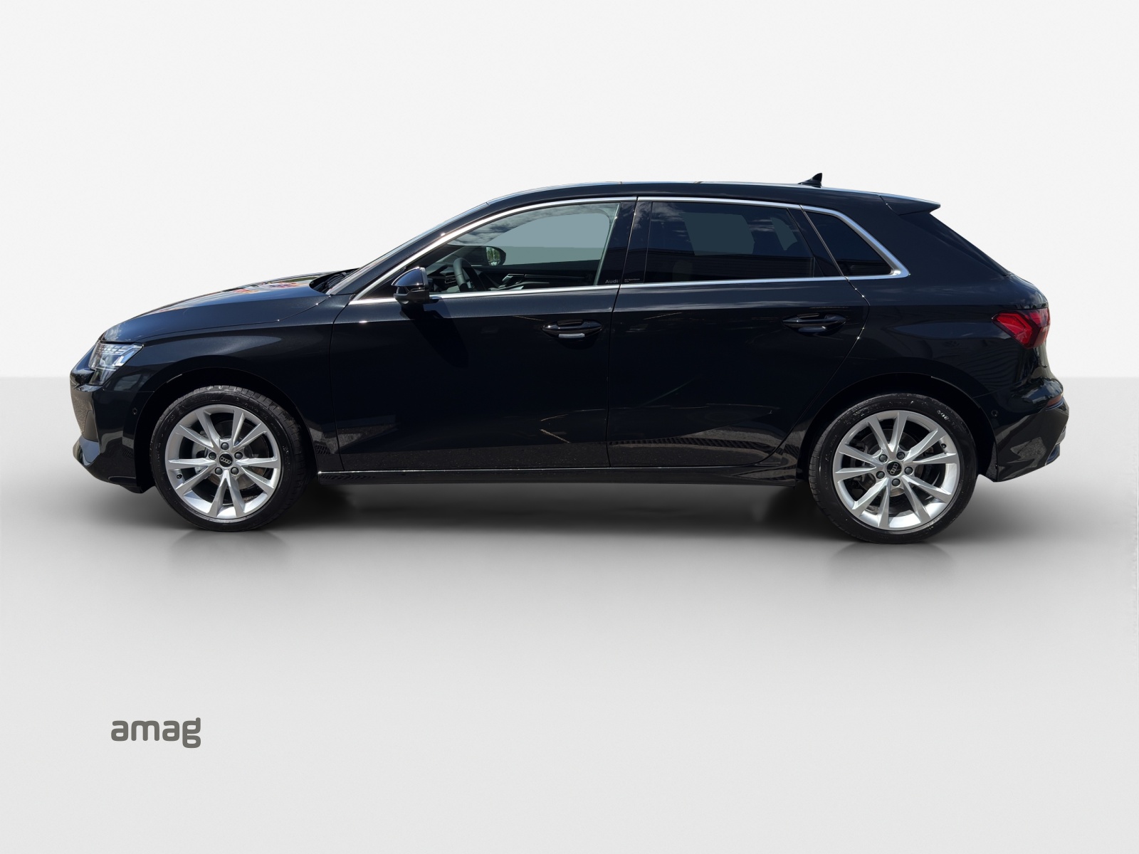 AUDI A3 Sportback TFSI 110 kW Attraction S tronic-image-1