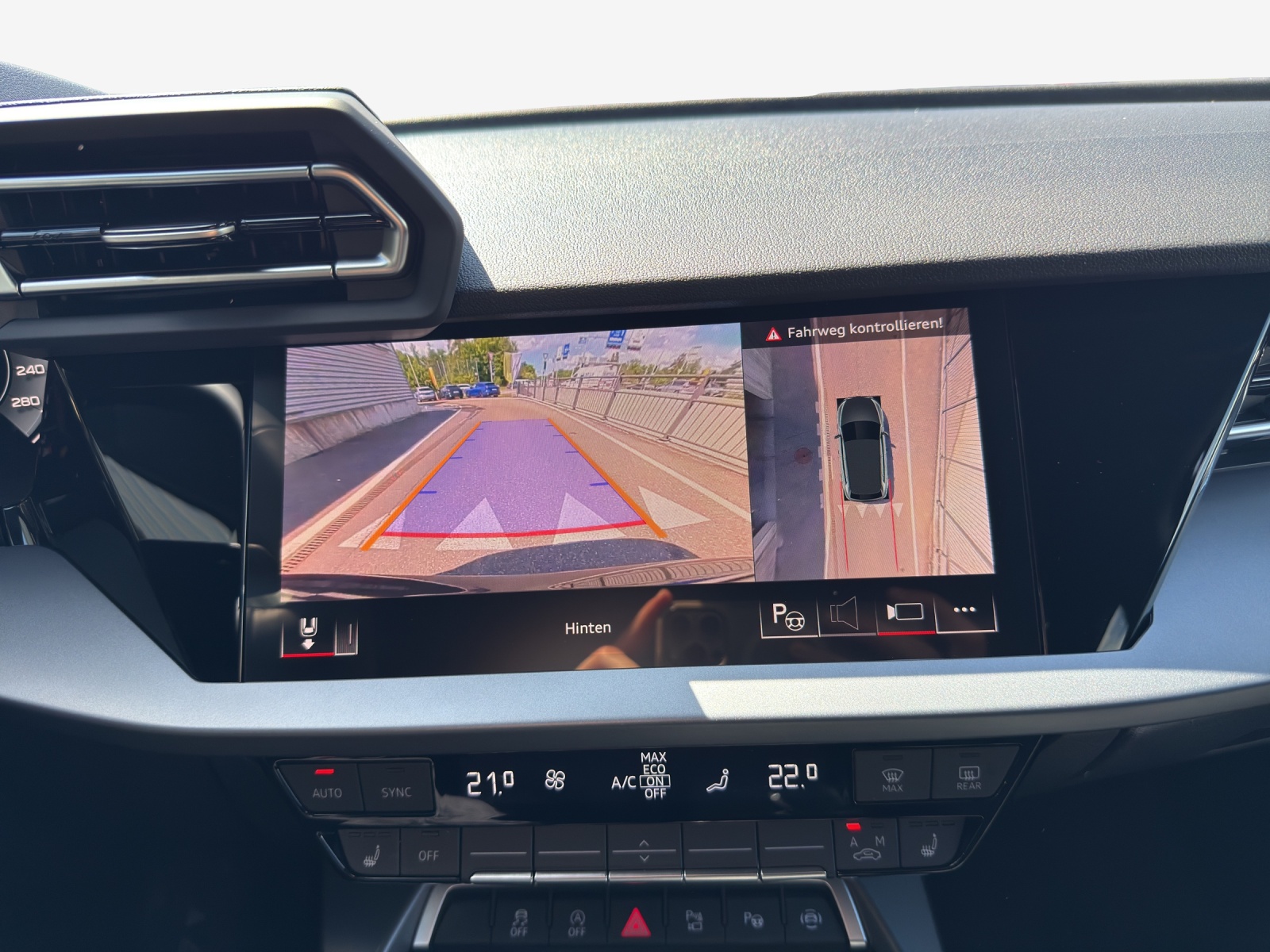 AUDI A3 Sportback TFSI 110 kW Attraction S tronic-image-14