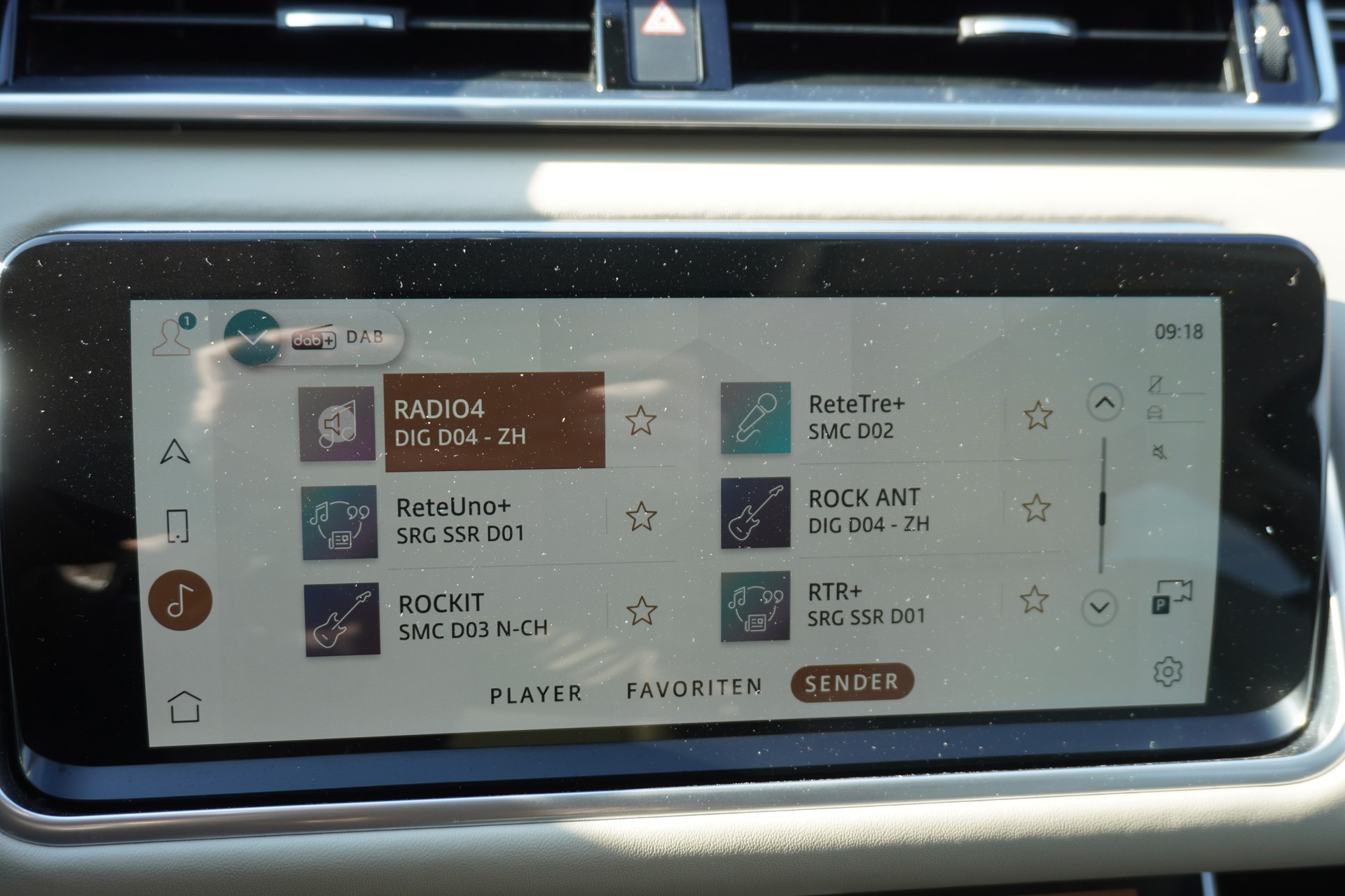 LAND ROVER Range Rover Velar D 300 I6 MHEV S Automatic-image-32