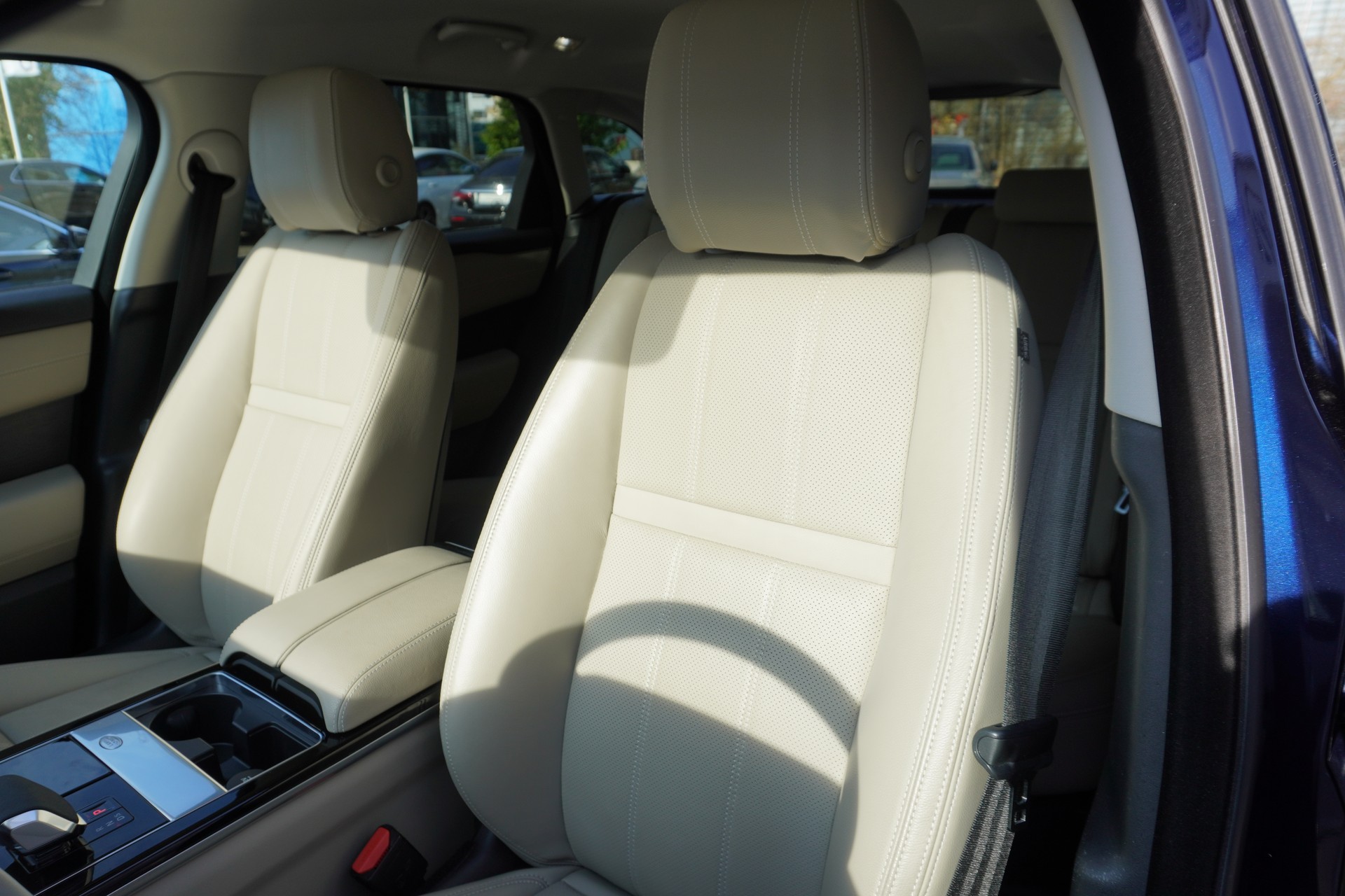 LAND ROVER Range Rover Velar D 300 I6 MHEV S Automatic-image-13