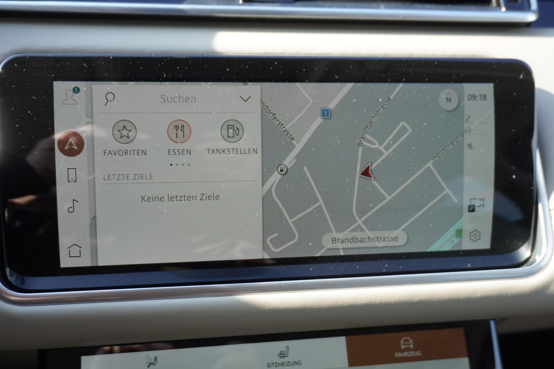 LAND ROVER Range Rover Velar D 300 I6 MHEV S Automatic-image-31