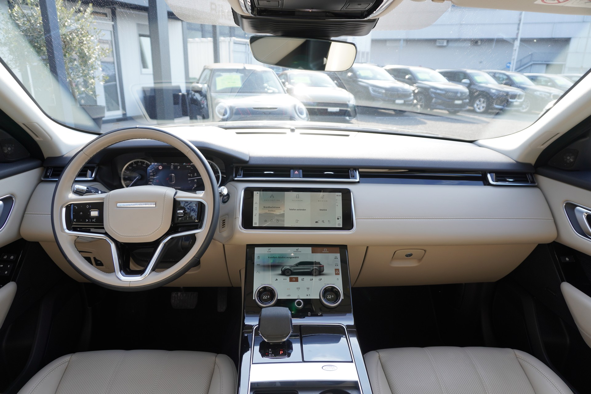 LAND ROVER Range Rover Velar D 300 I6 MHEV S Automatic-image-18