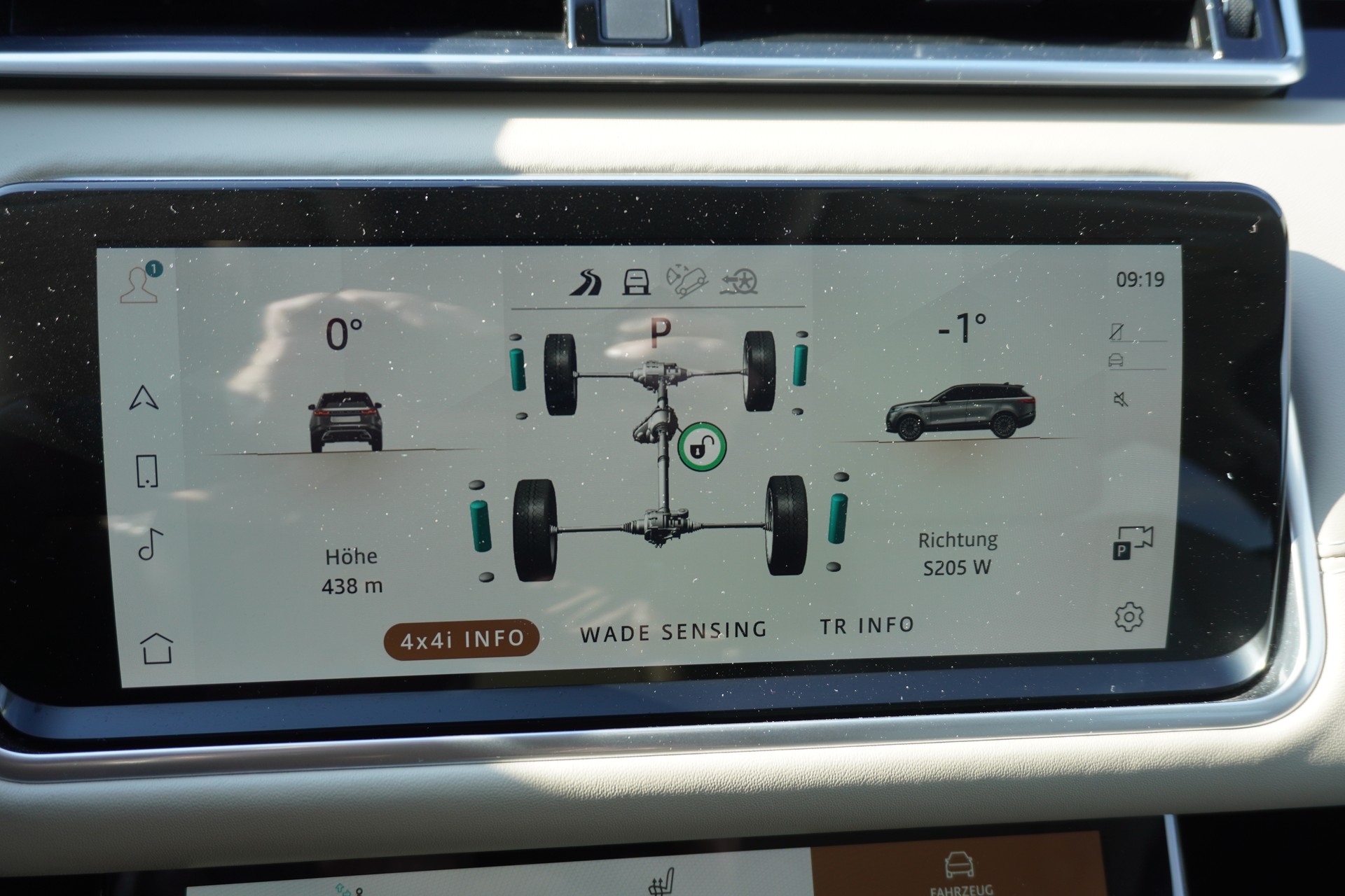 LAND ROVER Range Rover Velar D 300 I6 MHEV S Automatic-image-33