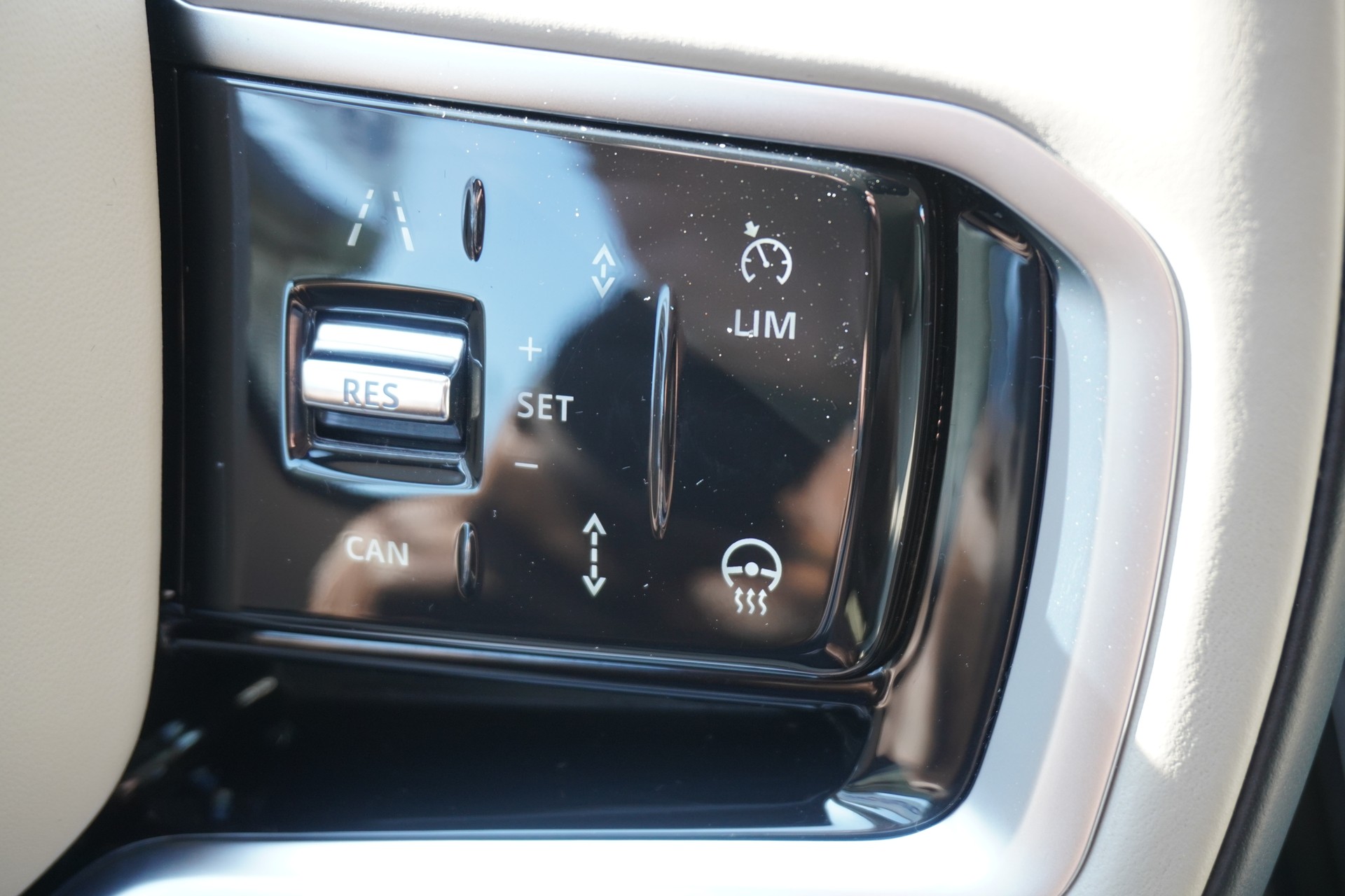 LAND ROVER Range Rover Velar D 300 I6 MHEV S Automatic-image-27