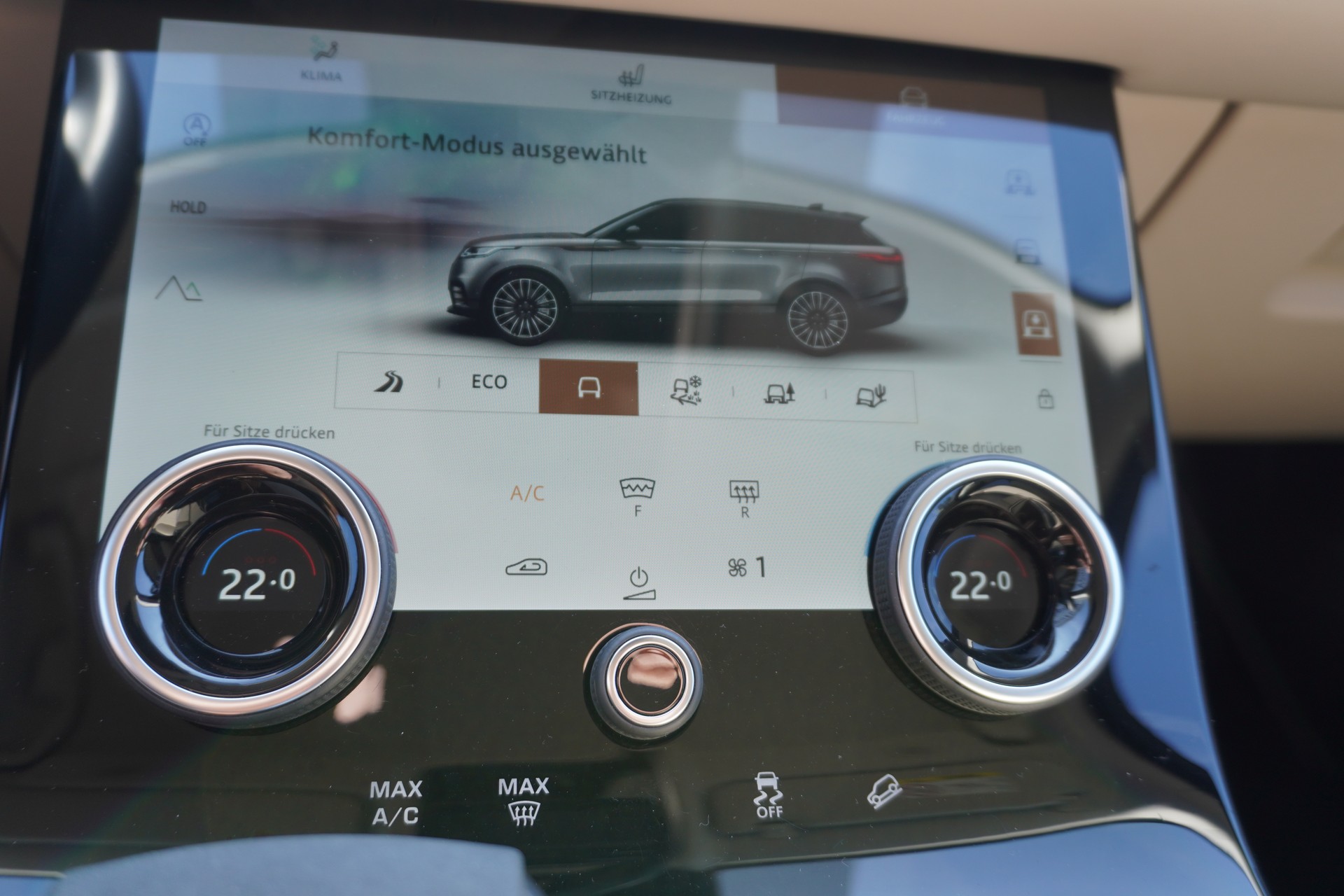 LAND ROVER Range Rover Velar D 300 I6 MHEV S Automatic-image-20