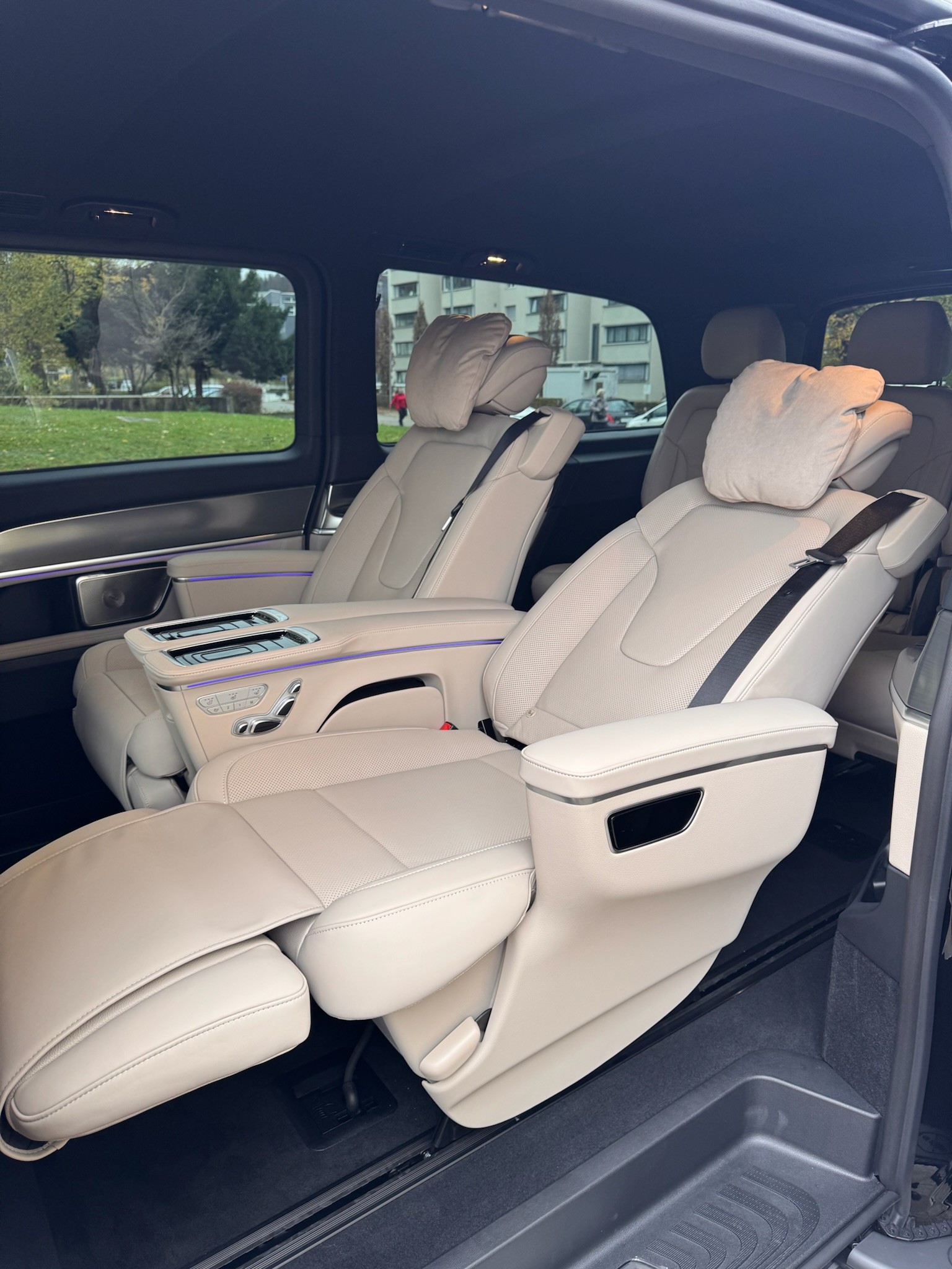 MERCEDES-BENZ V 250 ExtraLang 4matic Exclusive-image-3