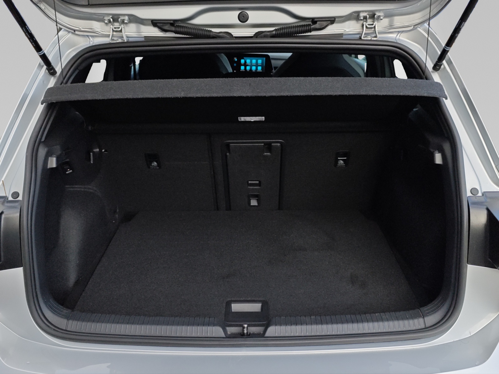 VW Golf 1.5 eTSI mHEV ACT R-Line DSG-image-11