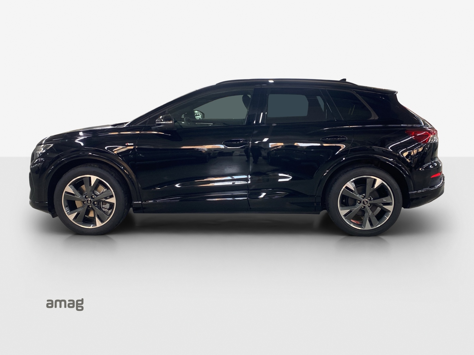 AUDI Q4 e-tron 45 Attraction quattro-image-1