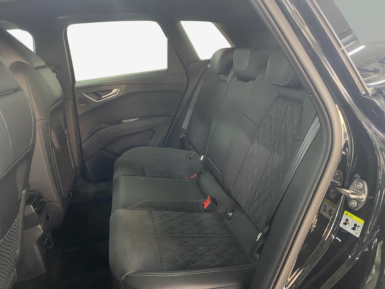 AUDI Q4 e-tron 45 Attraction quattro-image-11