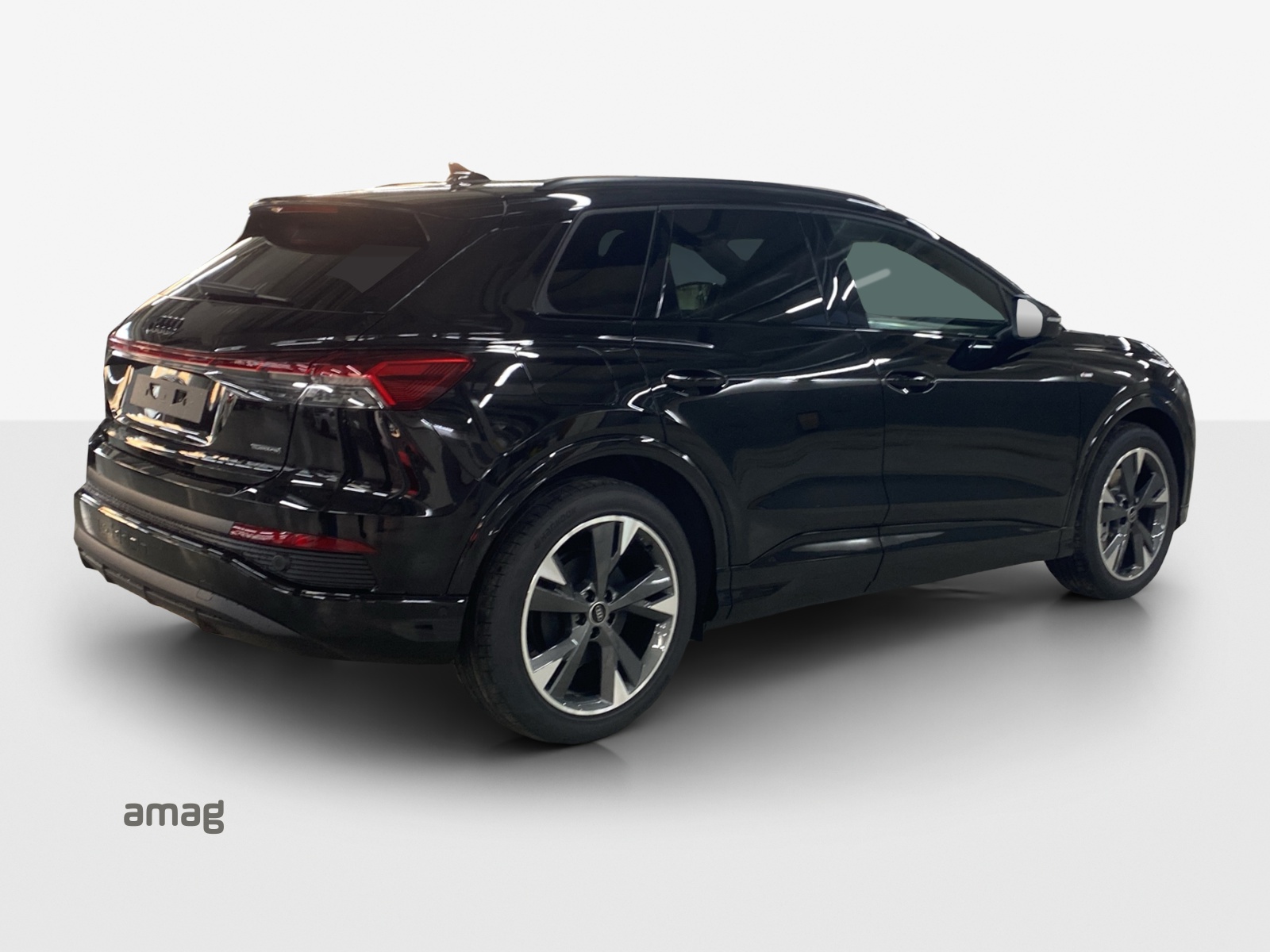 AUDI Q4 e-tron 45 Attraction quattro-image-4